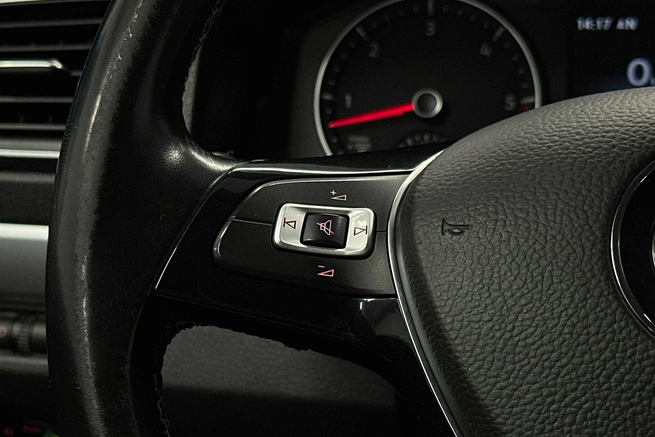 sininen Volkswagen Amarok 2018 kuva 13.