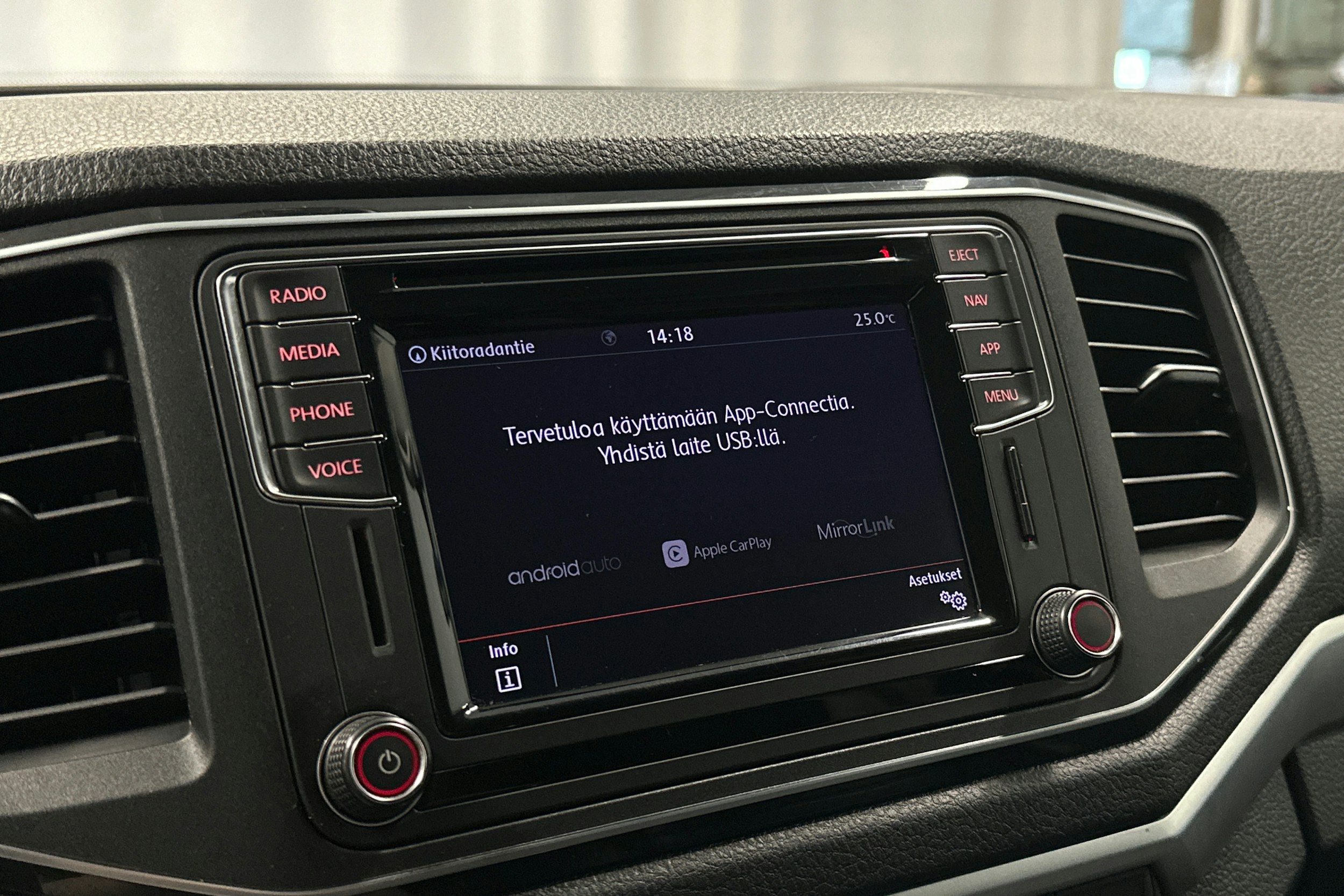 sininen Volkswagen Amarok 2018 kuva 17.