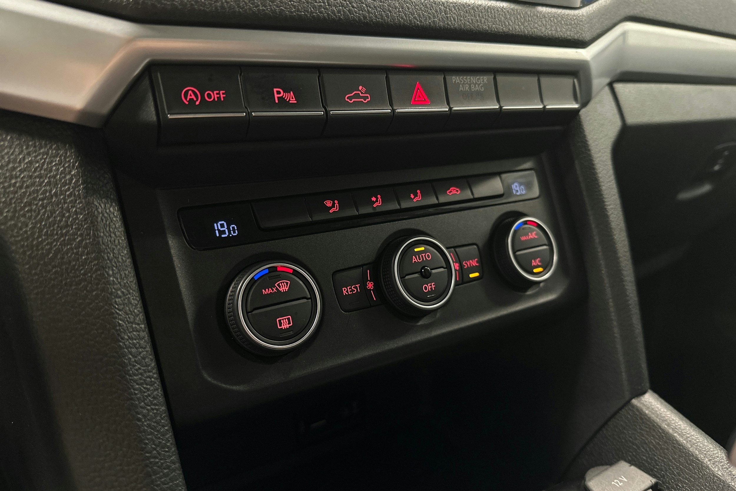sininen Volkswagen Amarok 2018 kuva 20.