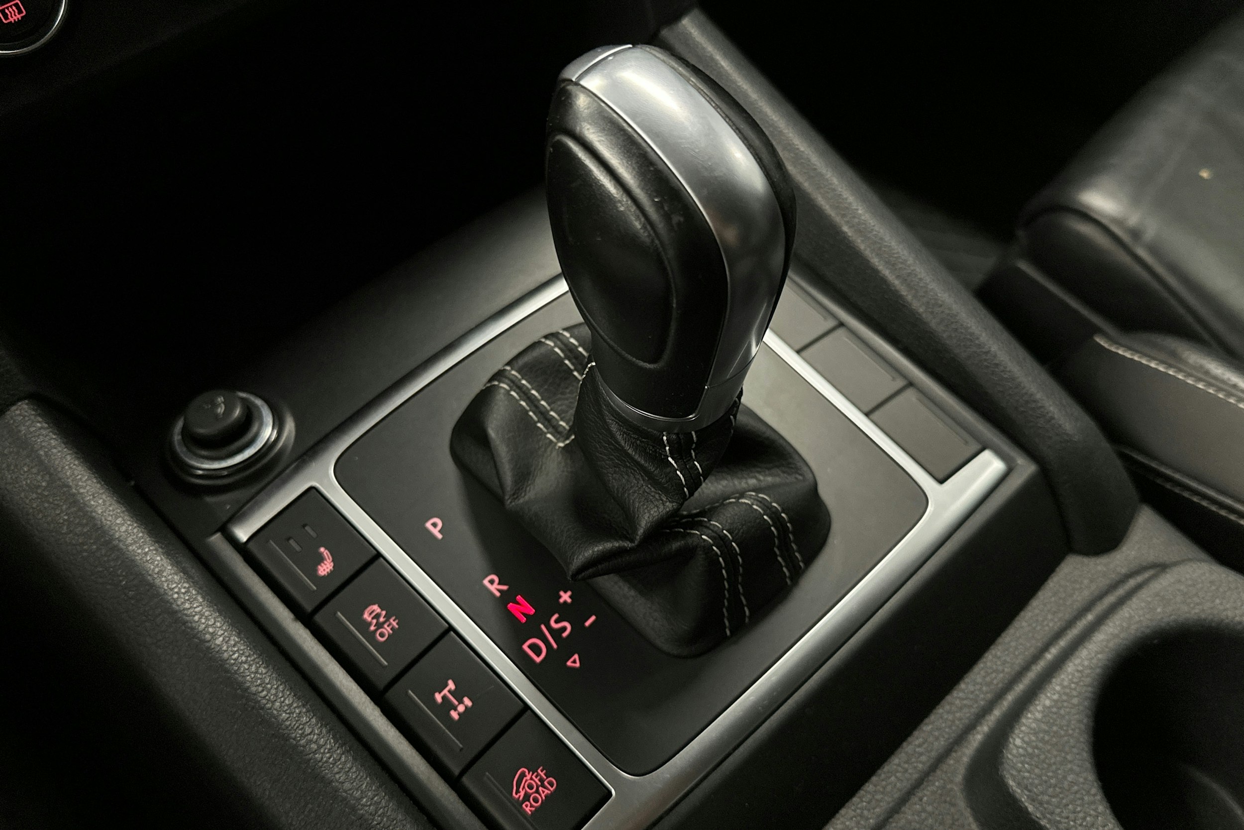 sininen Volkswagen Amarok 2018 kuva 21.