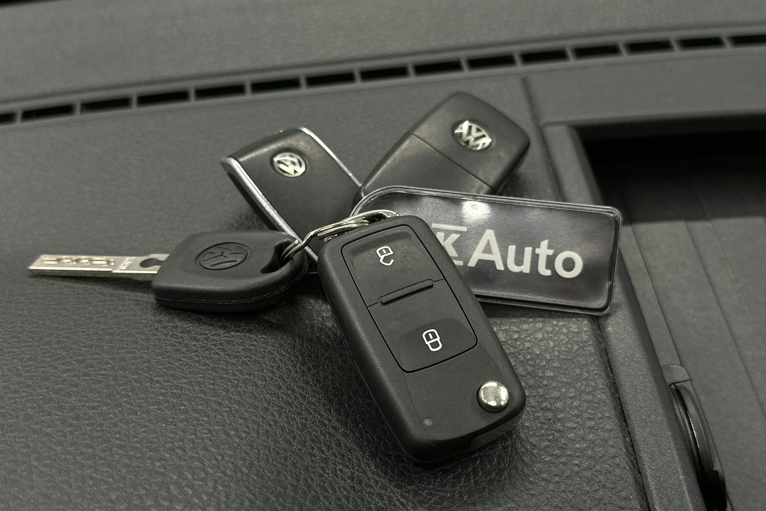 sininen Volkswagen Amarok 2018 kuva 22.