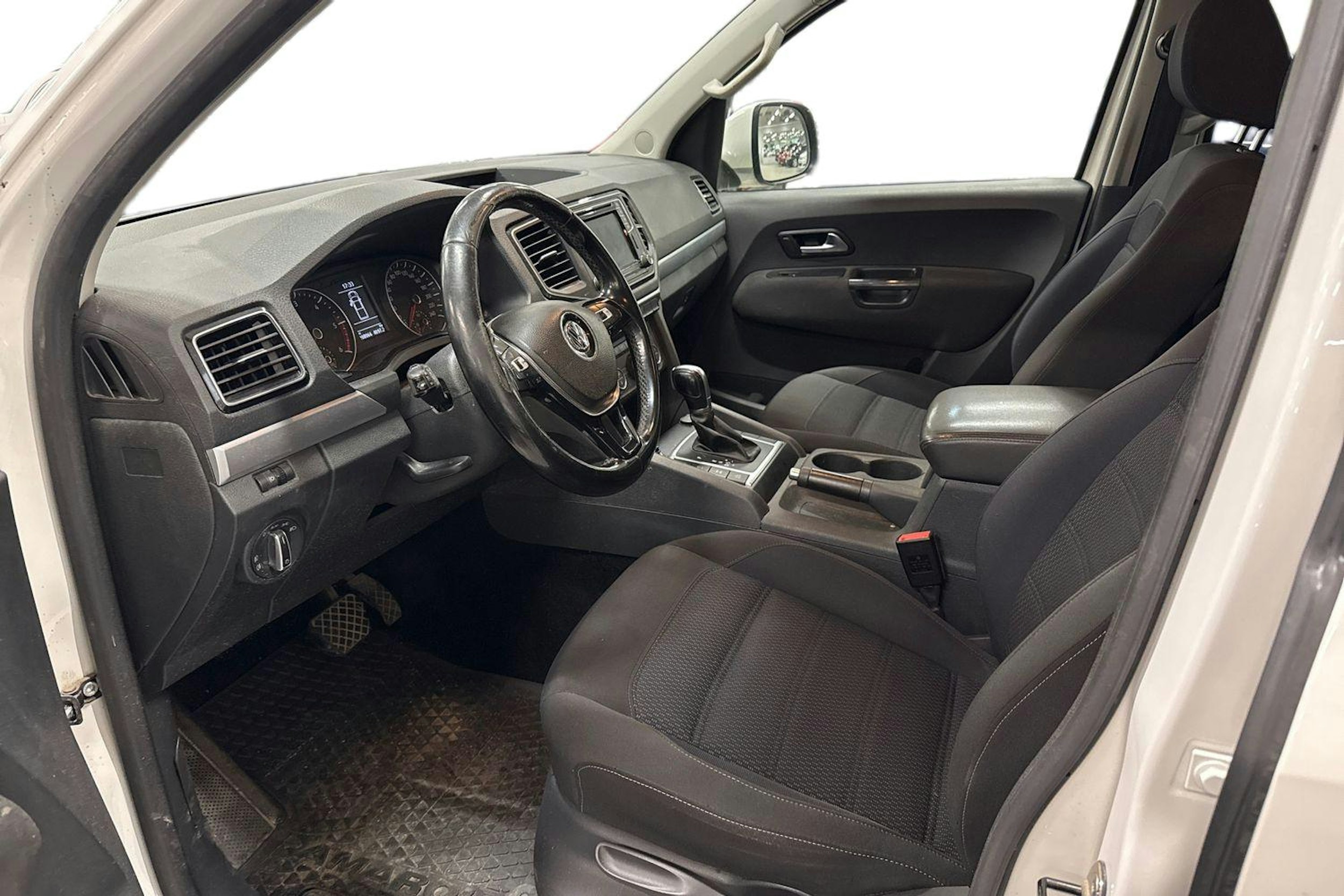 valkoinen Volkswagen Amarok 2018 kuva 3.