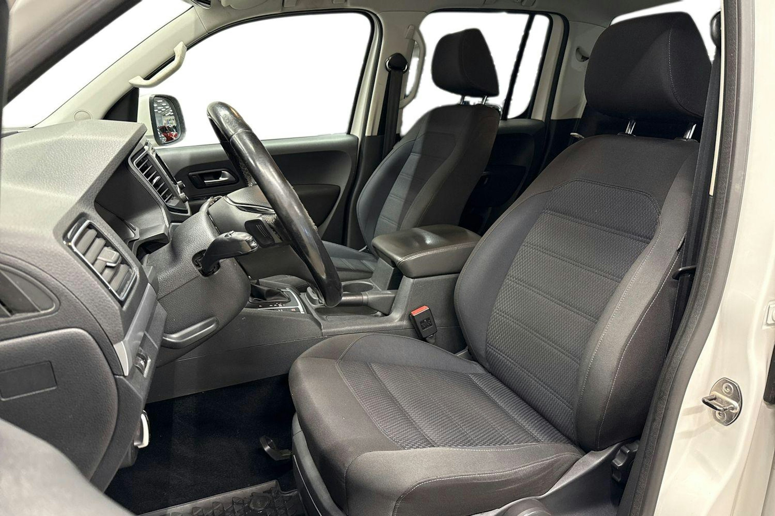 valkoinen Volkswagen Amarok 2018 kuva 6.