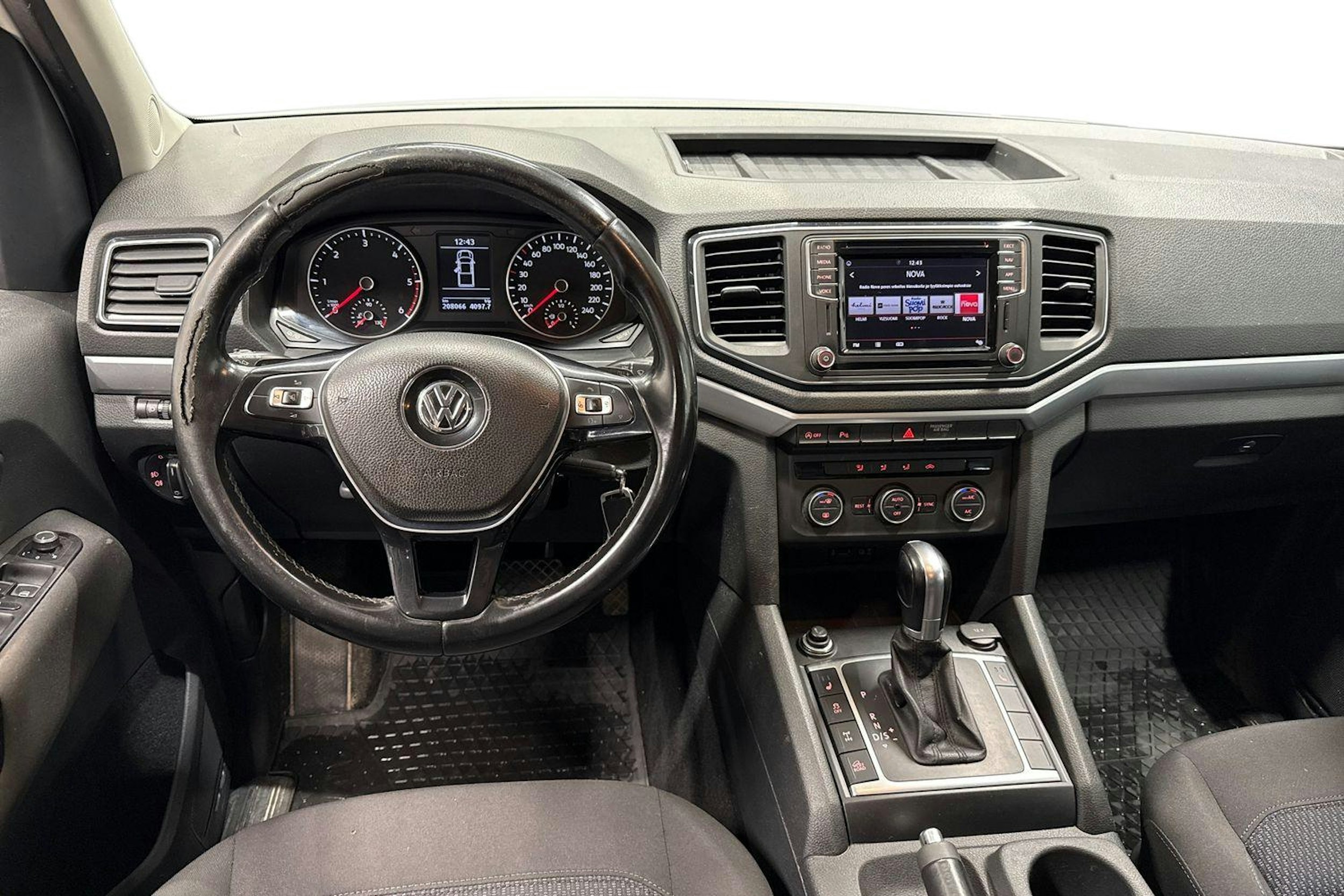 valkoinen Volkswagen Amarok 2018 kuva 7.