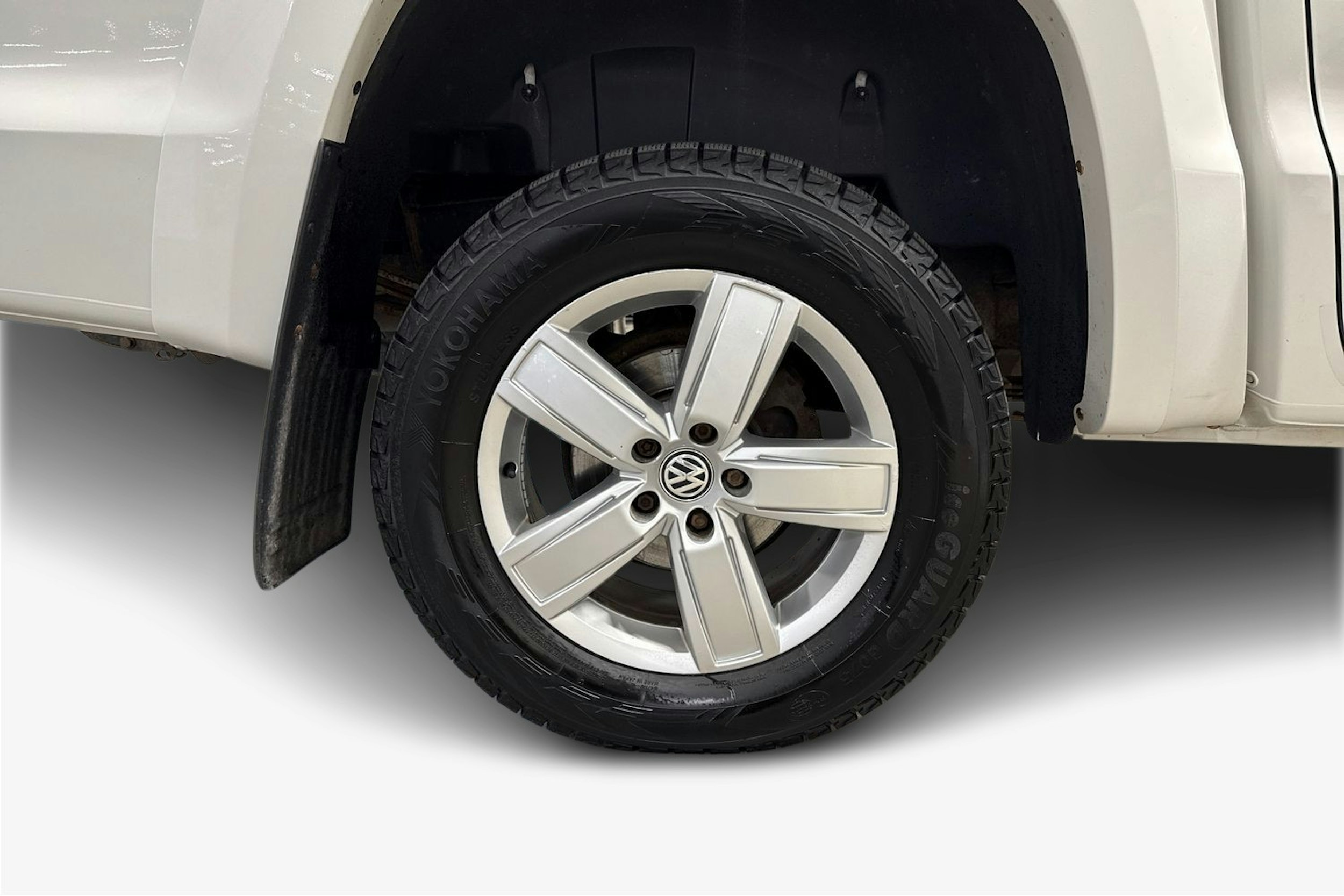 valkoinen Volkswagen Amarok 2018 kuva 9.