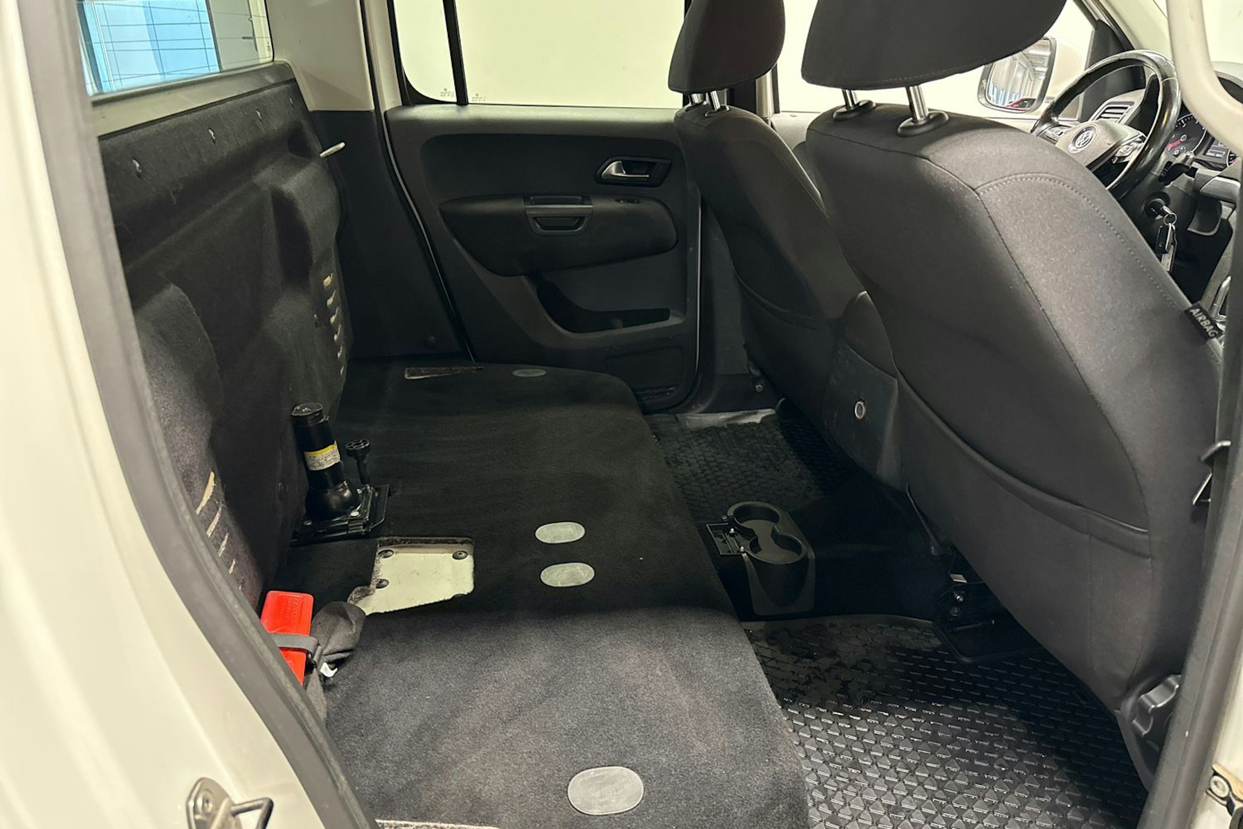valkoinen Volkswagen Amarok 2018 kuva 10.