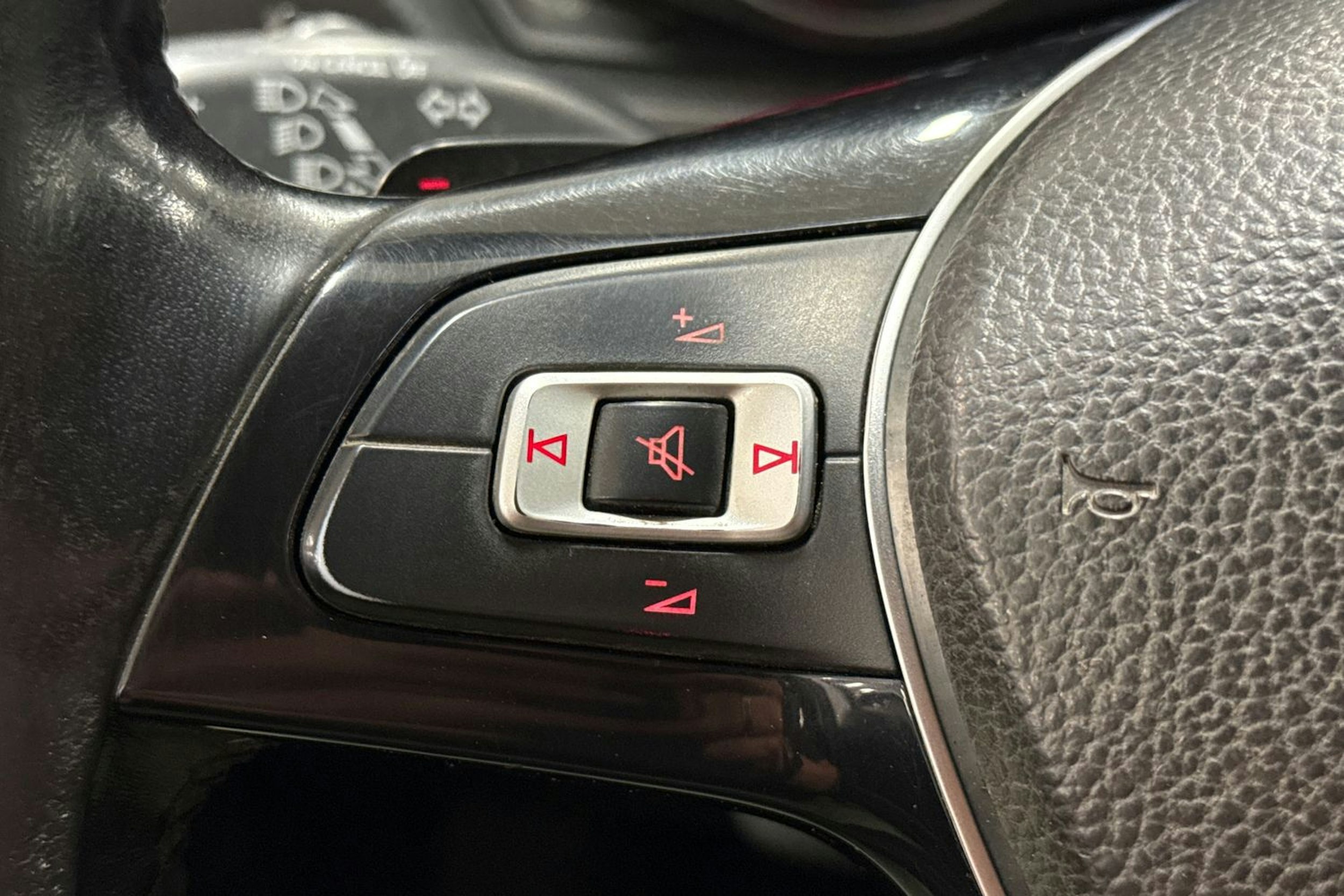 valkoinen Volkswagen Amarok 2018 kuva 11.