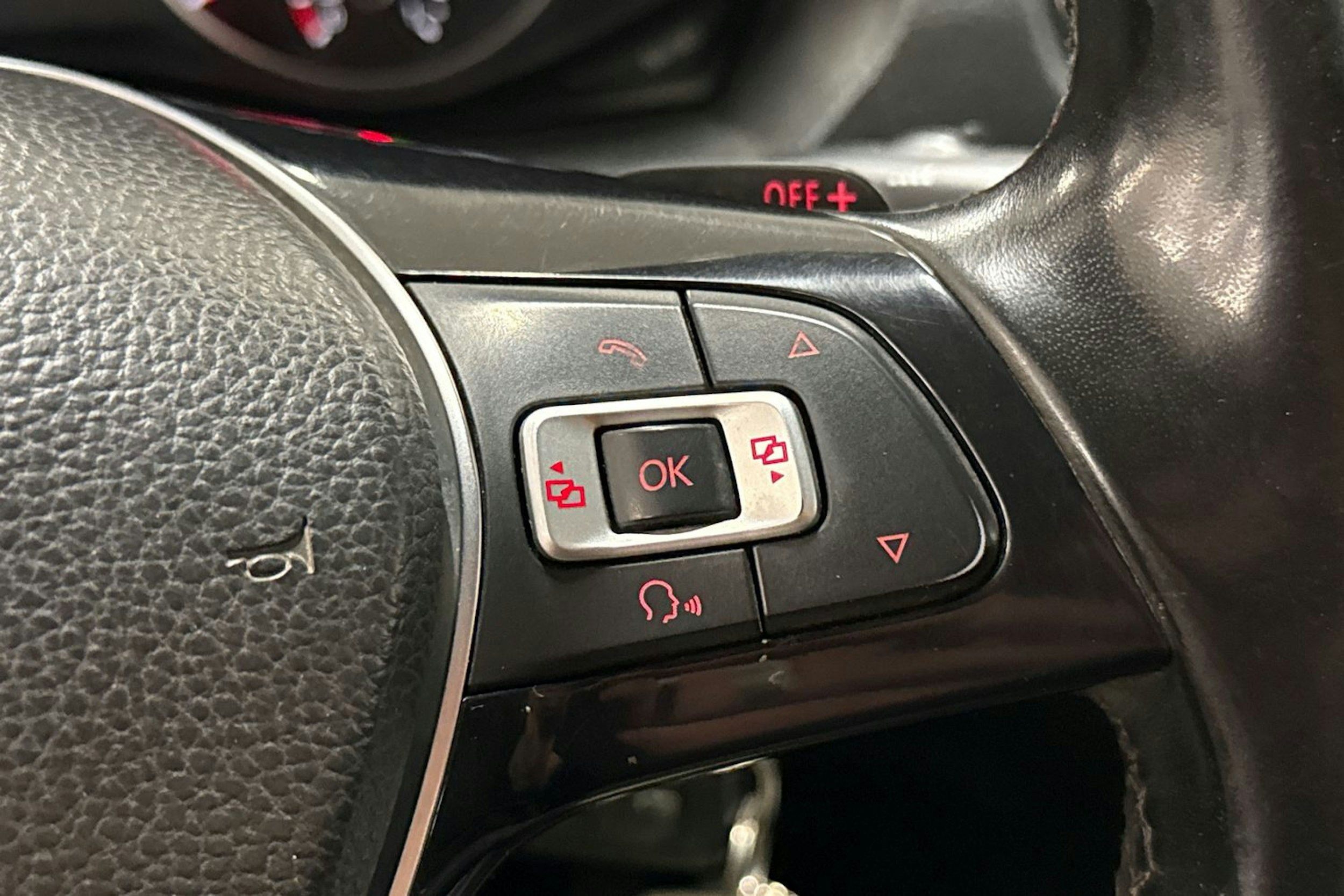 valkoinen Volkswagen Amarok 2018 kuva 12.