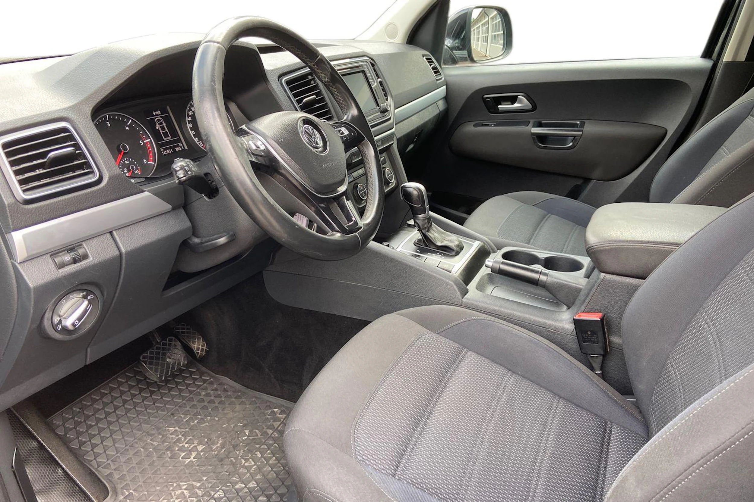 musta Volkswagen Amarok 2018 kuva 8.
