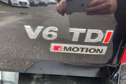 musta Volkswagen Amarok 2018 kuva 16.