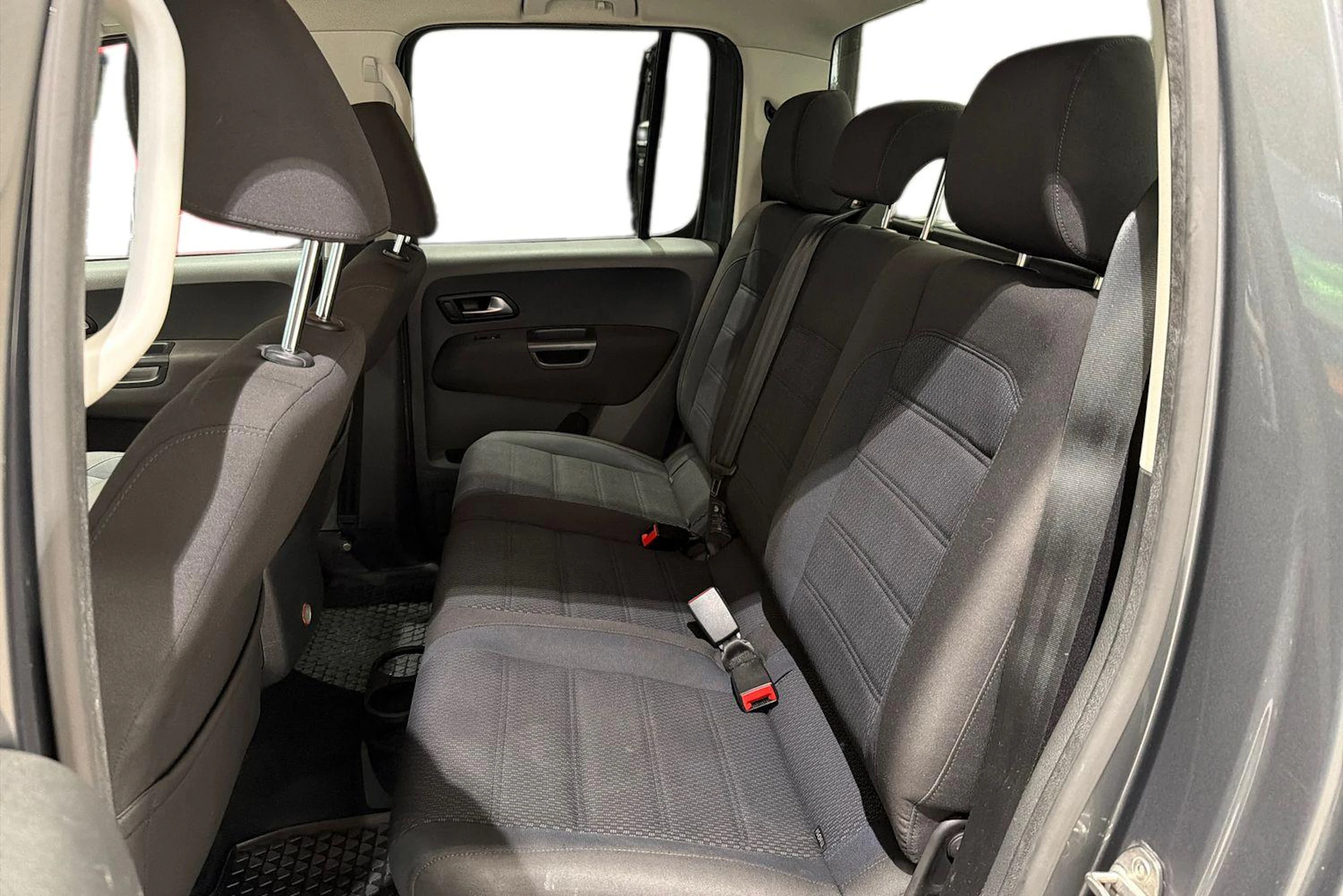 harmaa Volkswagen Amarok 2018 kuva 11.
