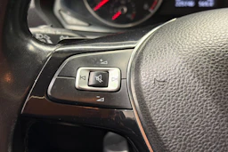 harmaa Volkswagen Amarok 2018 kuva 13.