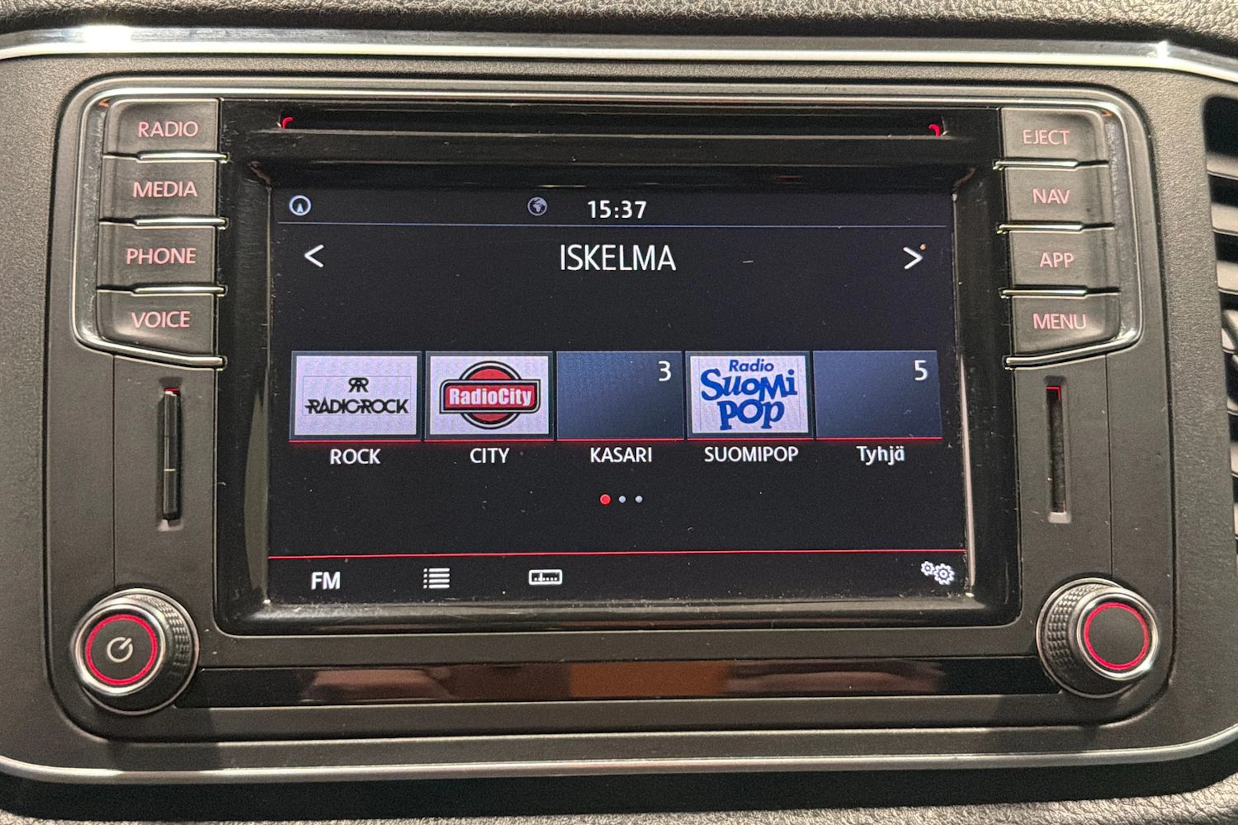 harmaa Volkswagen Amarok 2018 kuva 16.