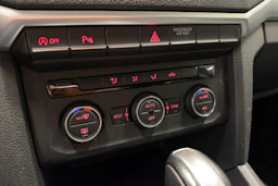 harmaa Volkswagen Amarok 2018 kuva 17.