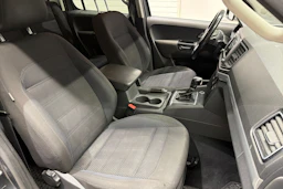 harmaa Volkswagen Amarok 2018 kuva 22.