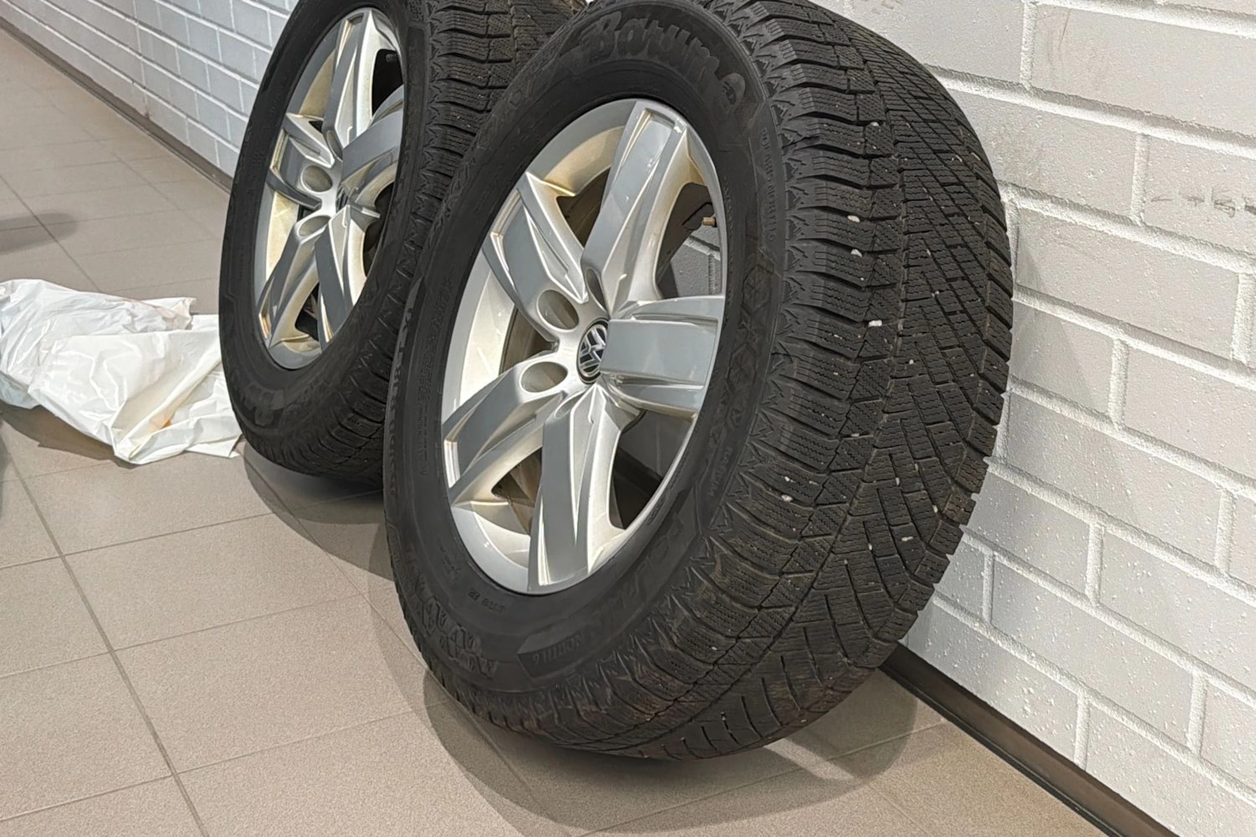 harmaa Volkswagen Amarok 2018 kuva 24.