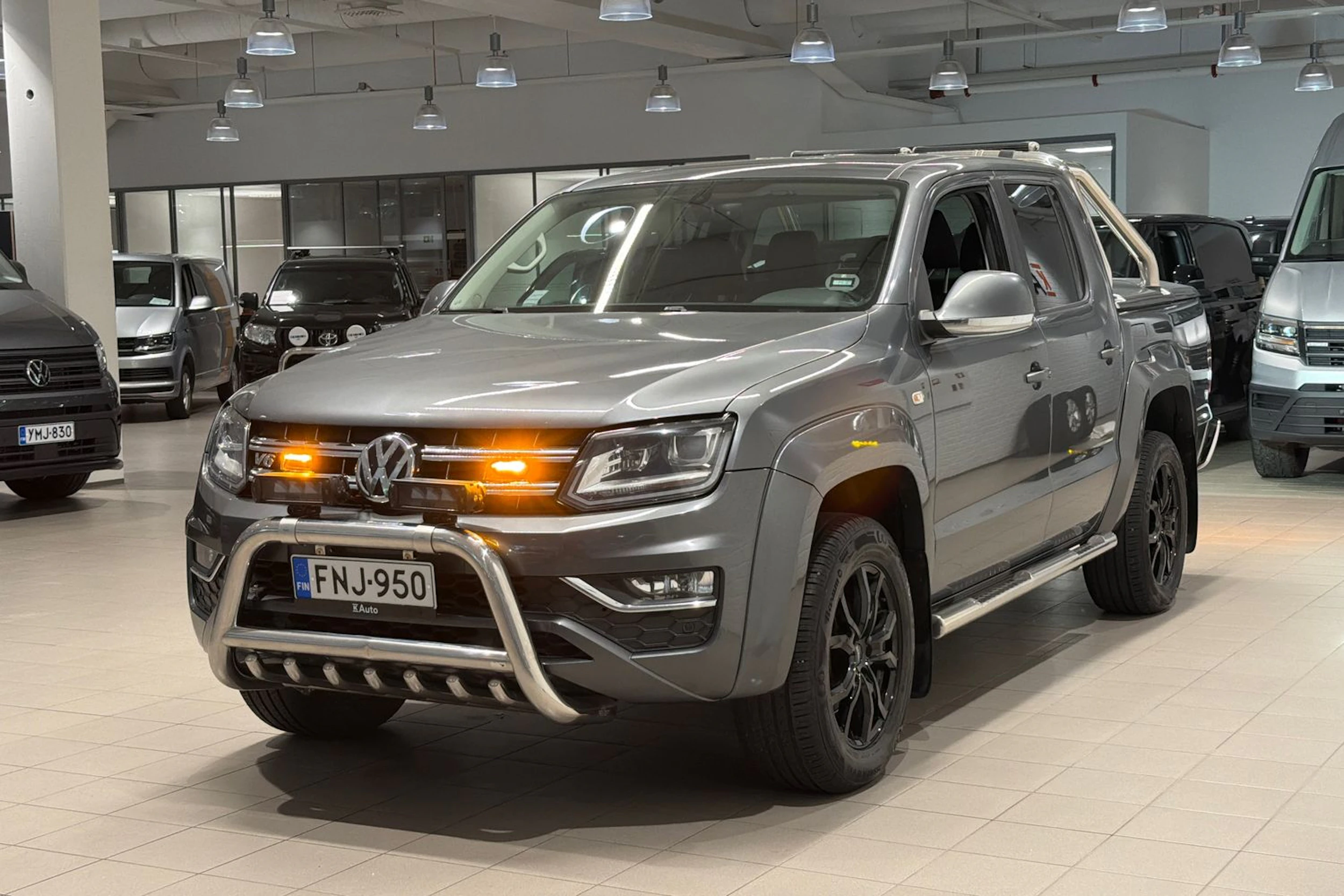 harmaa Volkswagen Amarok 2018 kuva 26.