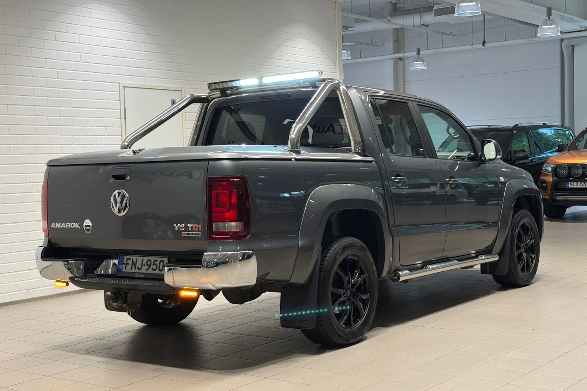 harmaa Volkswagen Amarok 2018 kuva 27.