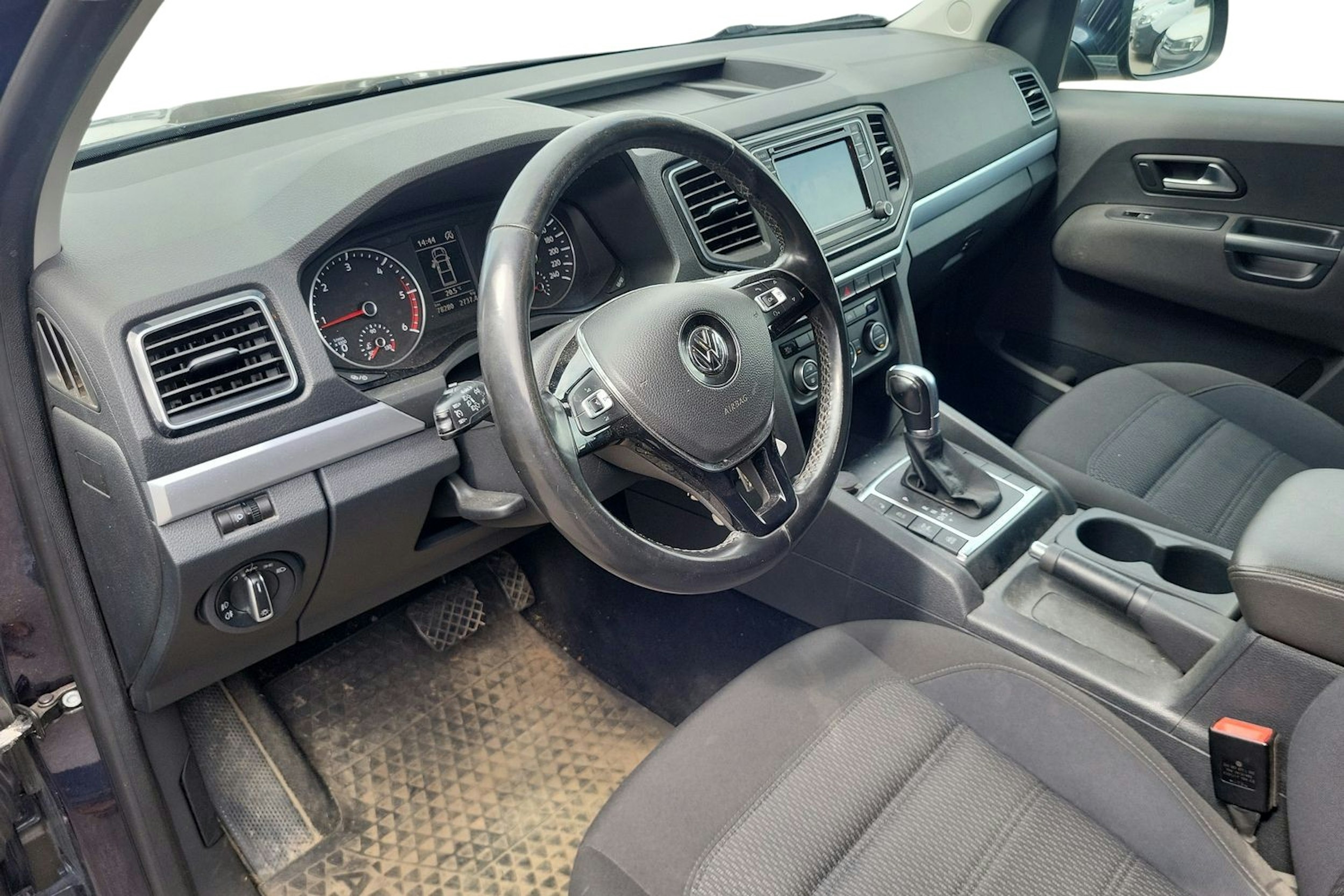 Sininen Volkswagen AMAROK 2018 kuva 3.