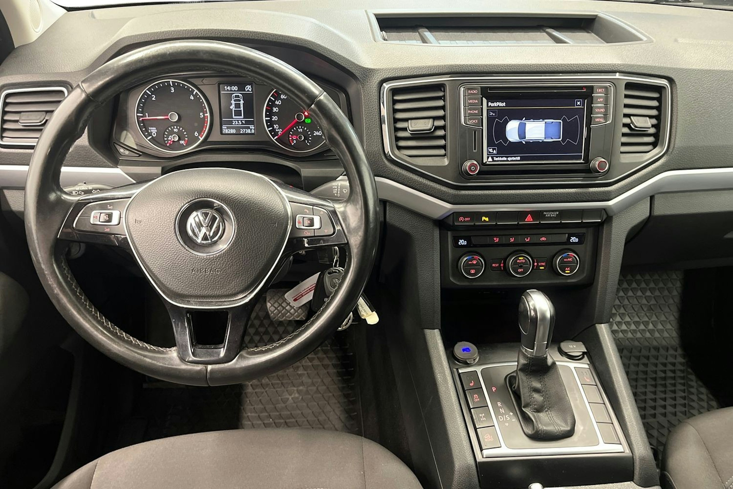 Sininen Volkswagen Amarok 2018 kuva 9.