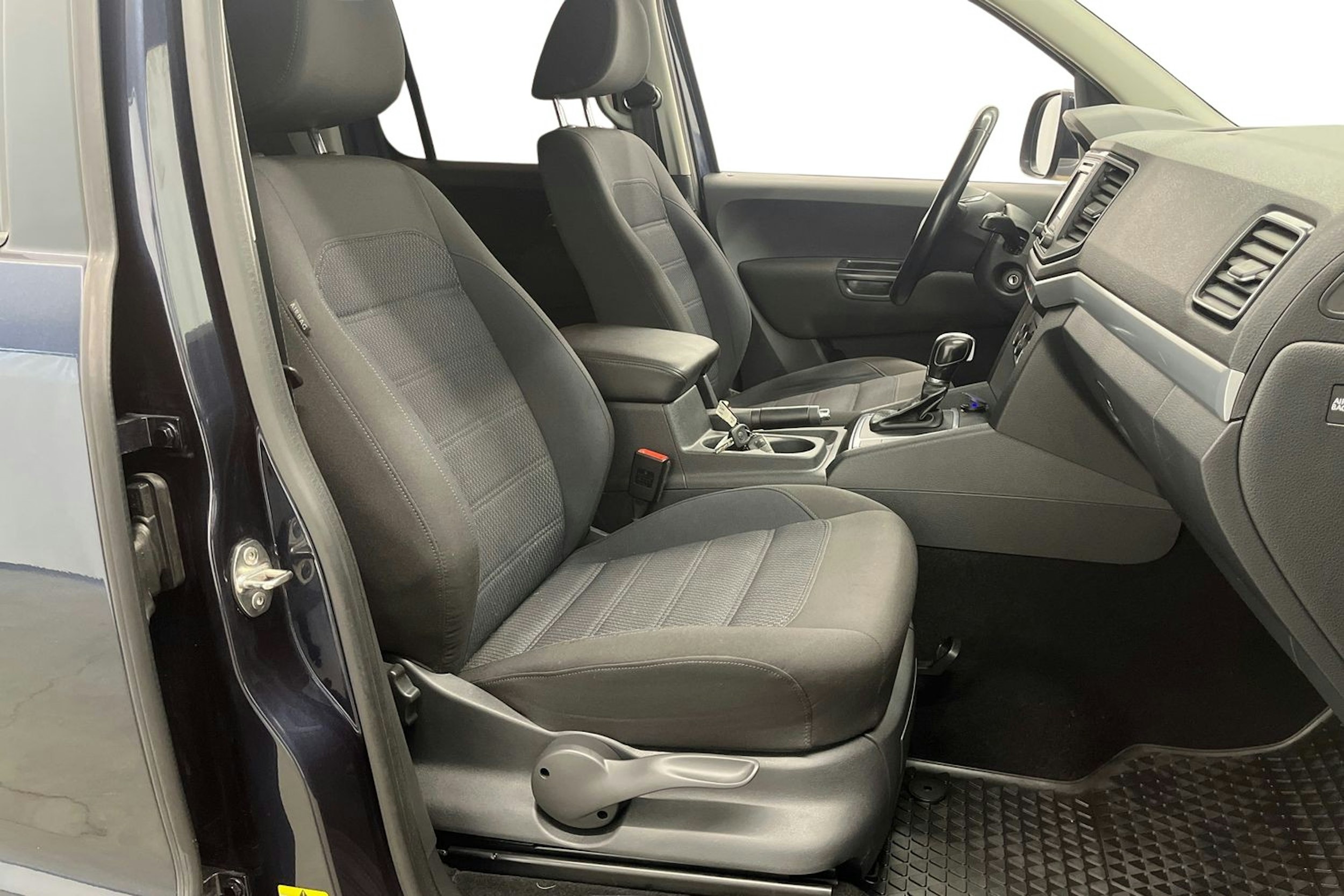 Sininen Volkswagen Amarok 2018 kuva 10.