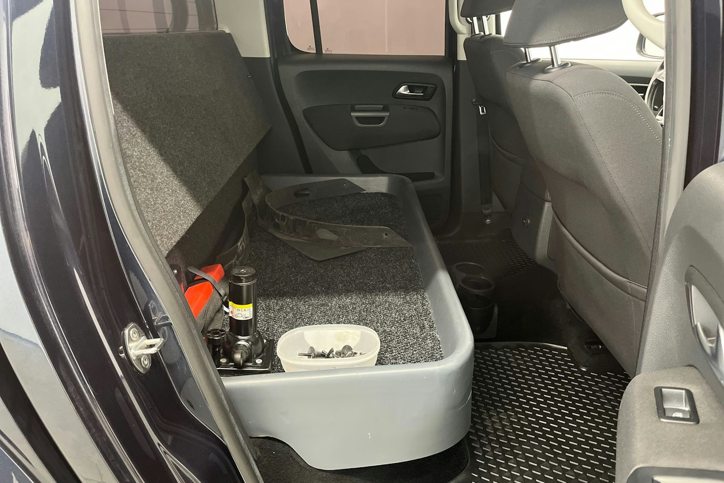 Sininen Volkswagen Amarok 2018 kuva 13.