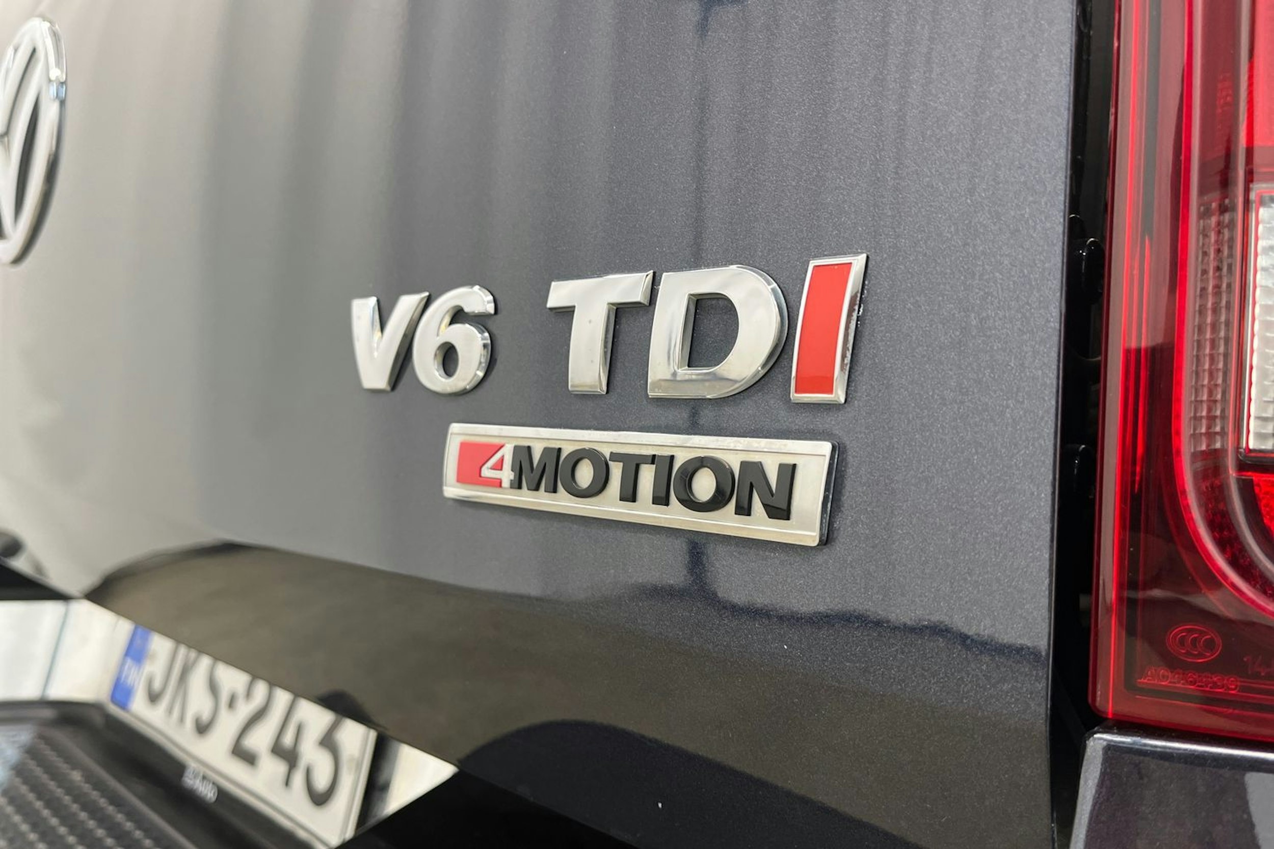 Sininen Volkswagen Amarok 2018 kuva 14.