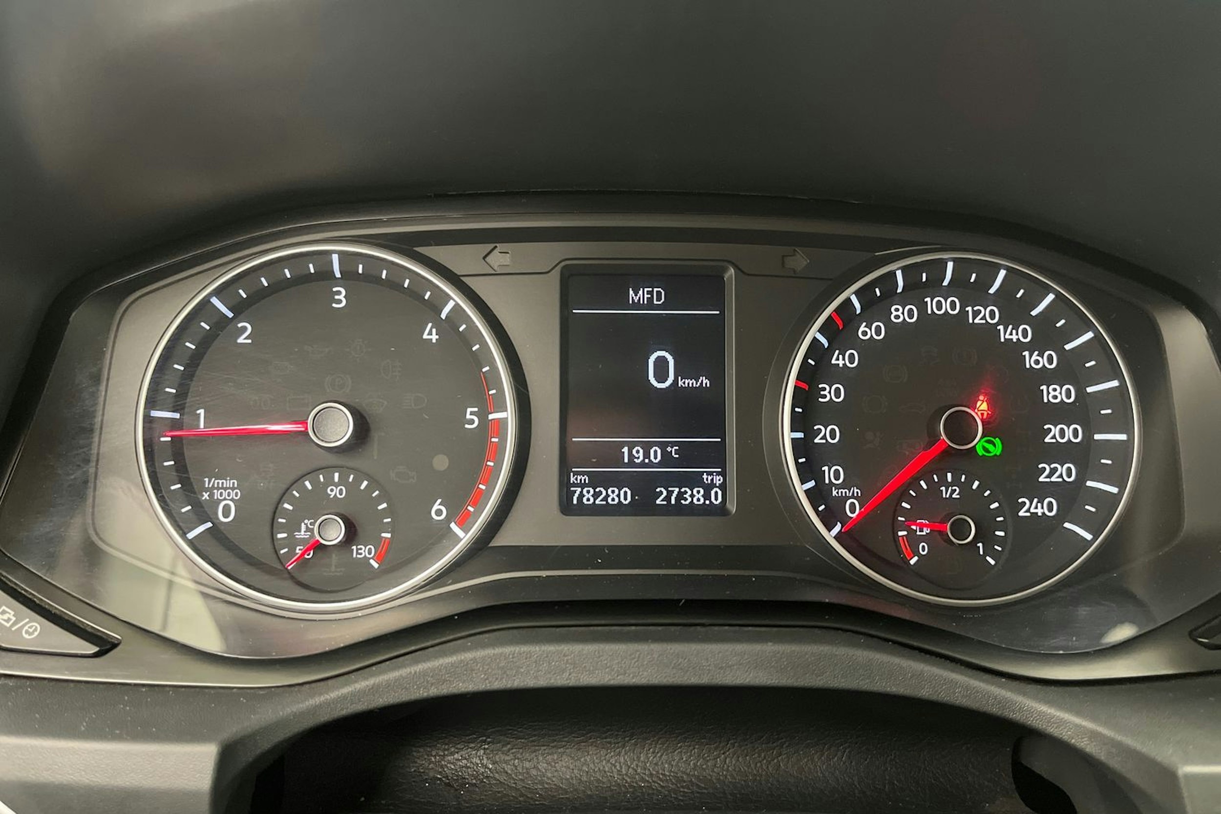 Sininen Volkswagen Amarok 2018 kuva 19.
