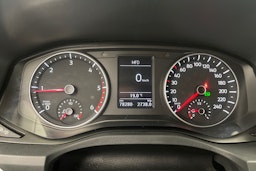 Sininen Volkswagen Amarok 2018 kuva 19.