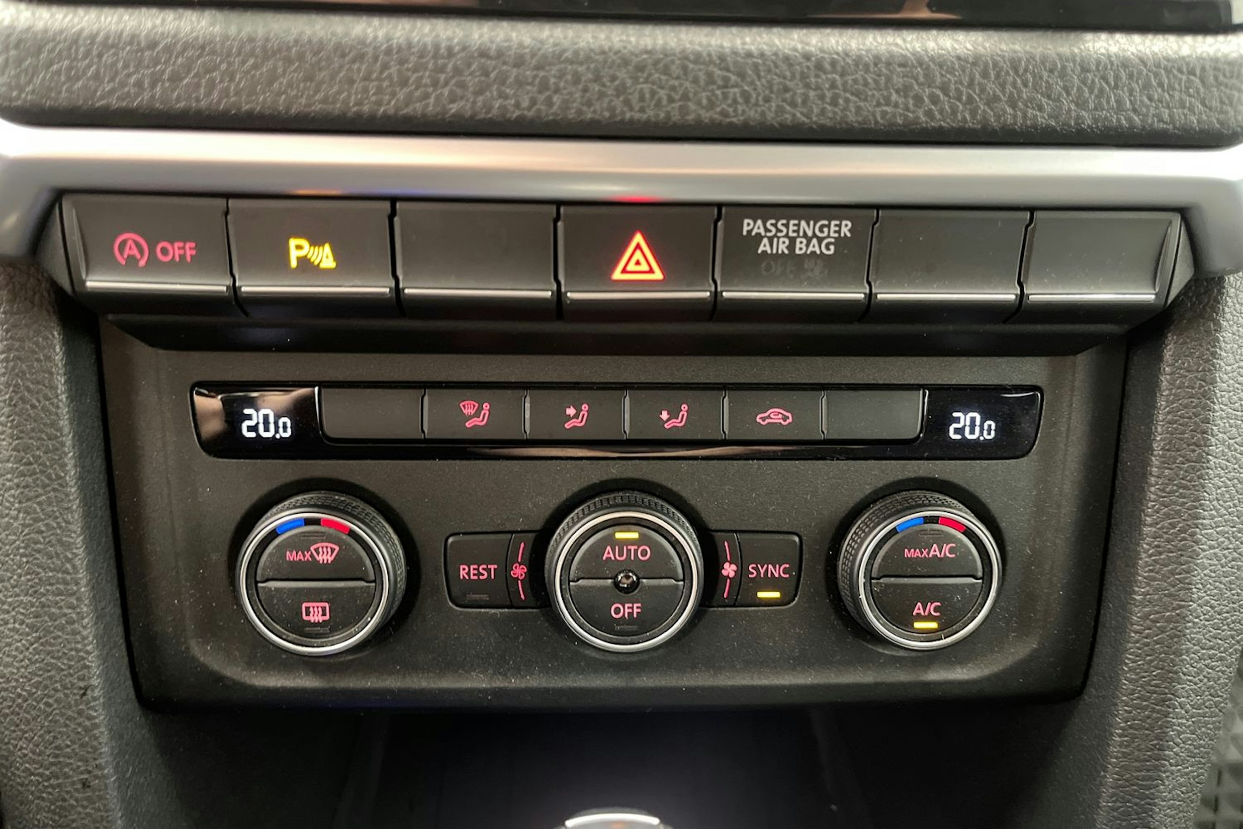 Sininen Volkswagen Amarok 2018 kuva 25.
