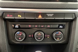 Sininen Volkswagen Amarok 2018 kuva 25.