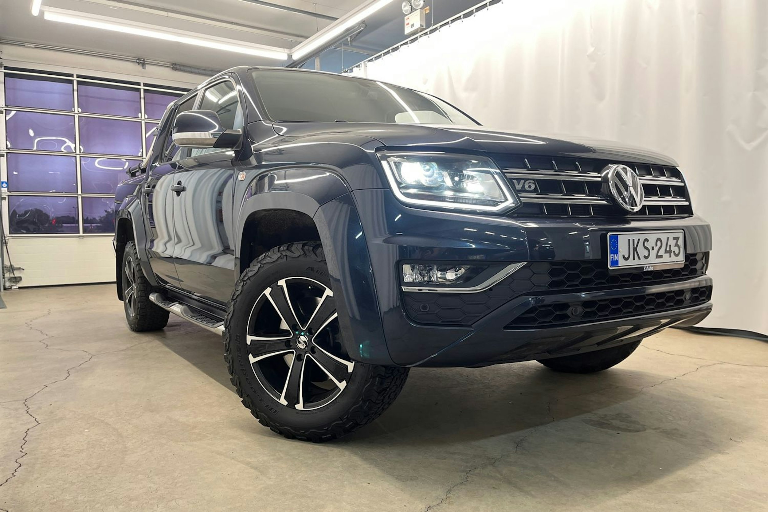Sininen Volkswagen Amarok 2018 kuva 27.