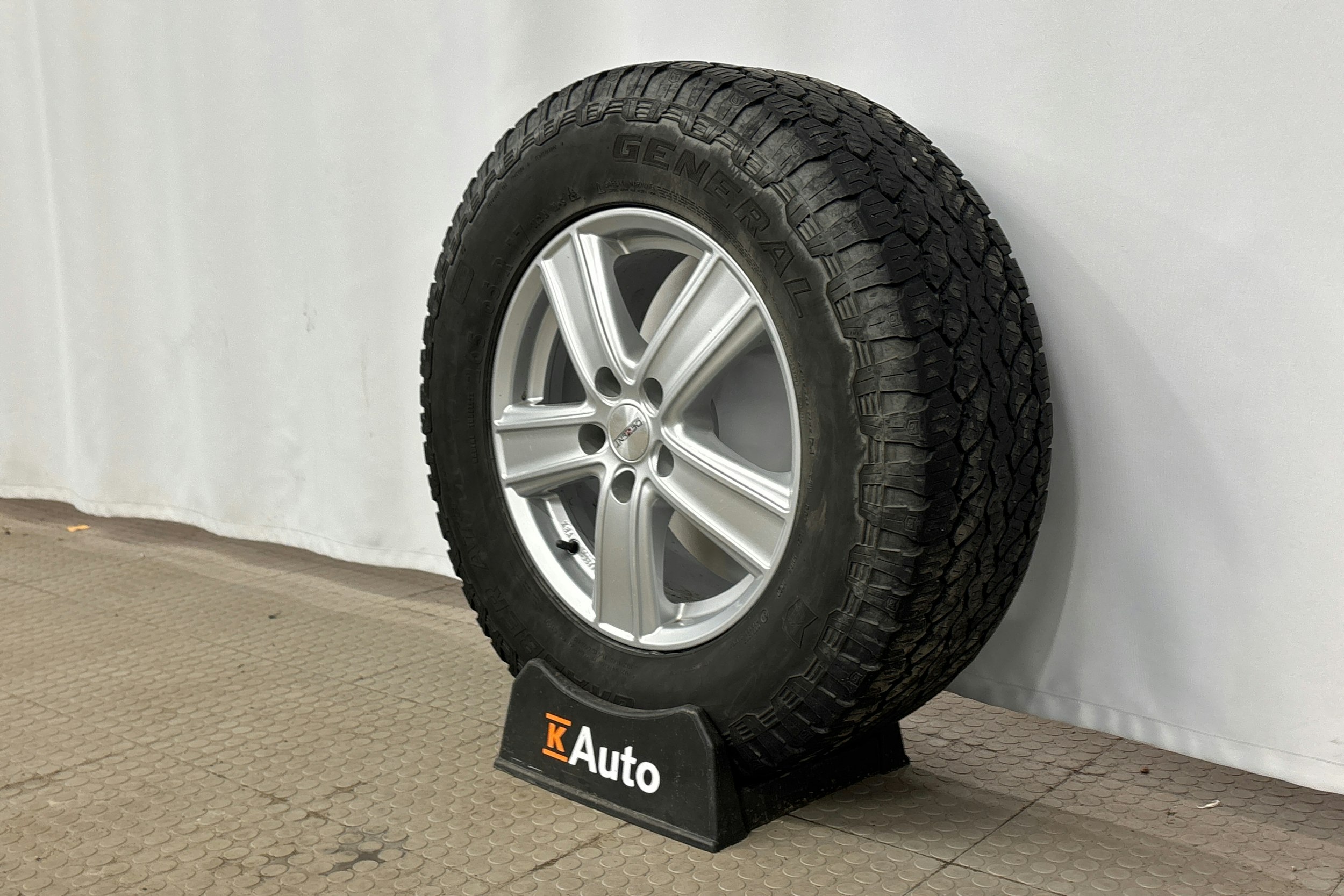 ruskea (beige) Volkswagen Amarok 2018 kuva 13.