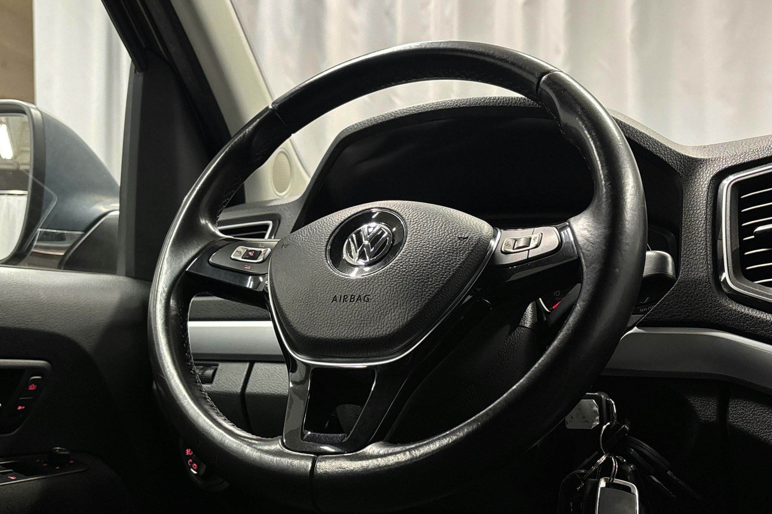 ruskea (beige) Volkswagen Amarok 2018 kuva 17.