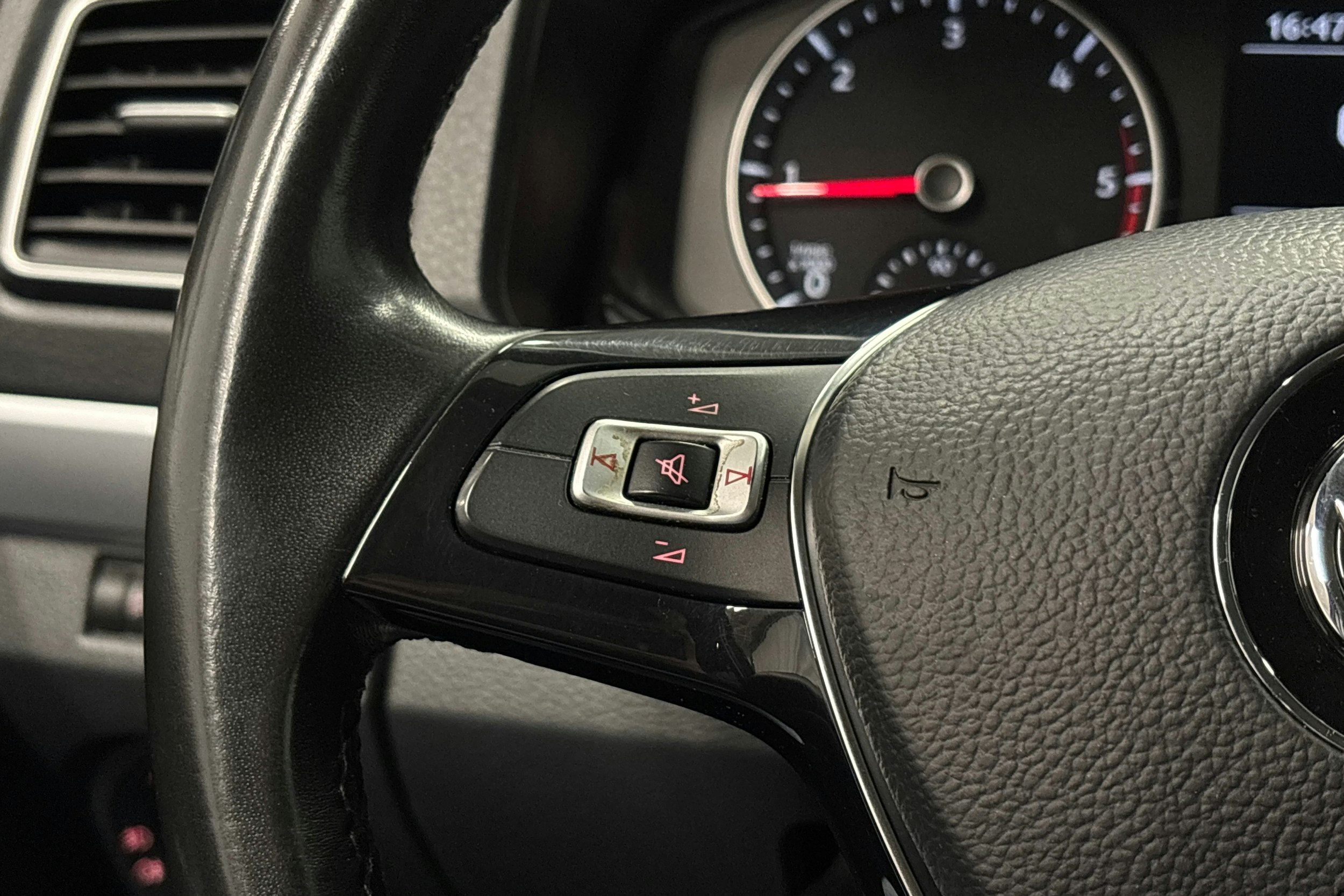 ruskea (beige) Volkswagen Amarok 2018 kuva 18.