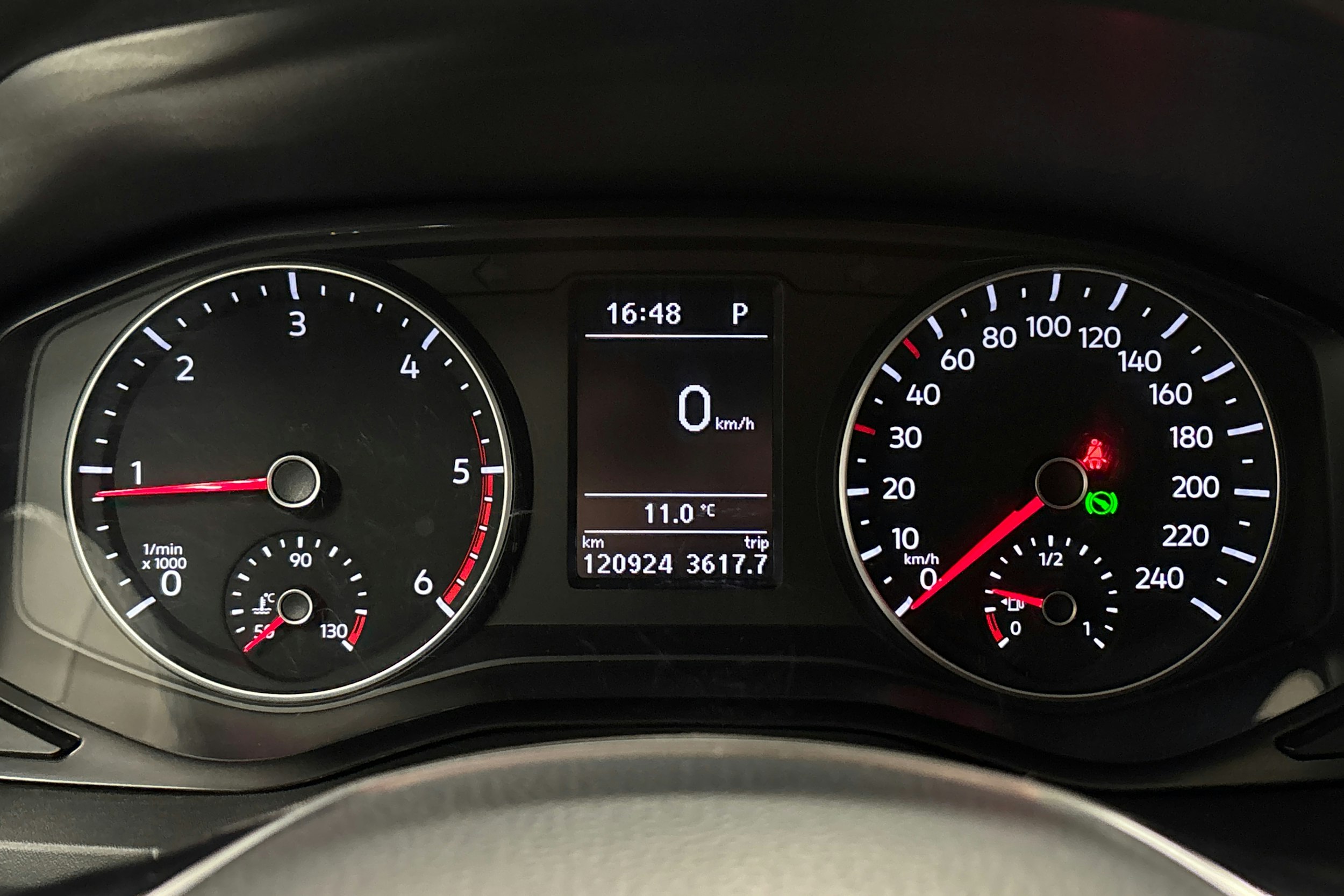 ruskea (beige) Volkswagen Amarok 2018 kuva 21.