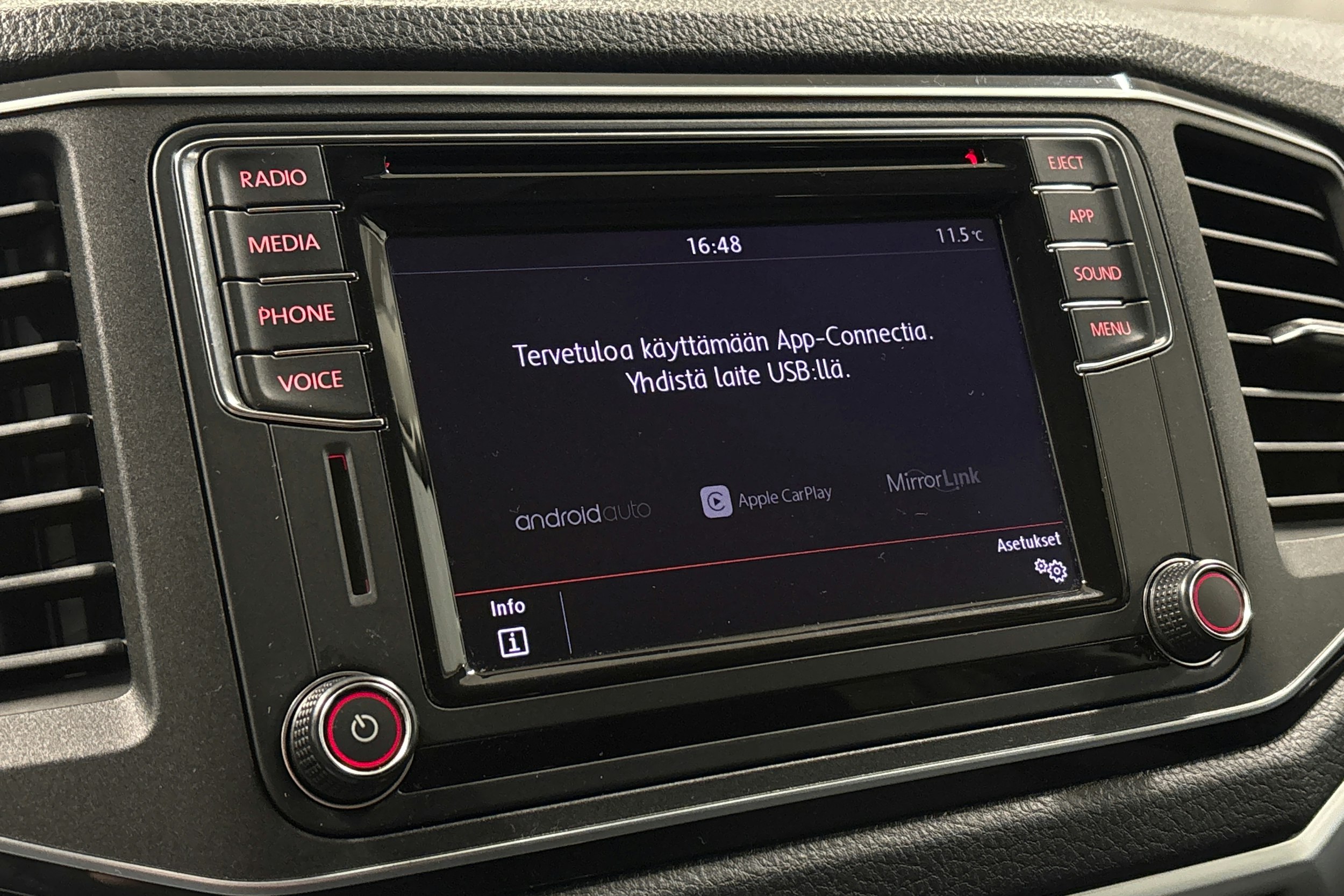 ruskea (beige) Volkswagen Amarok 2018 kuva 22.