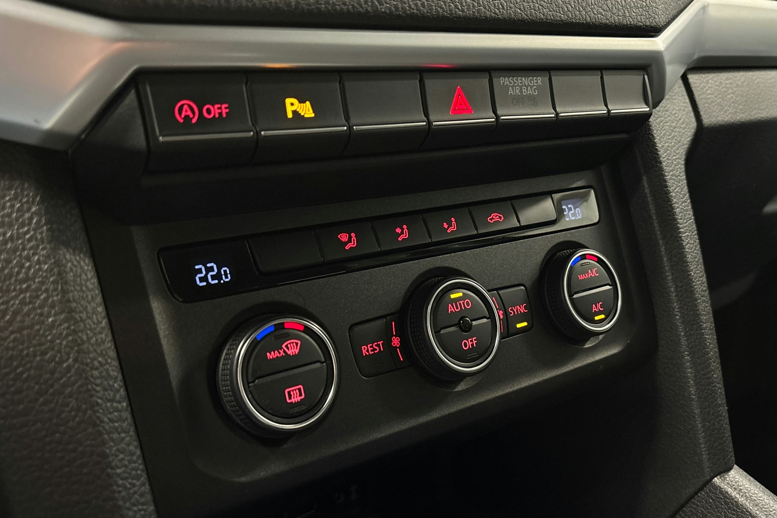 ruskea (beige) Volkswagen Amarok 2018 kuva 24.