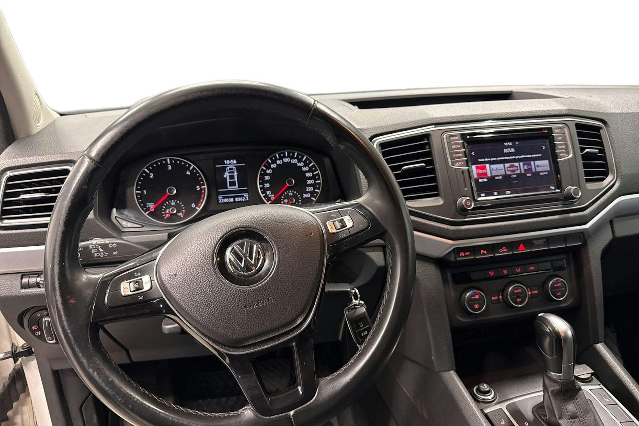 valkoinen Volkswagen Amarok 2018 kuva 9.