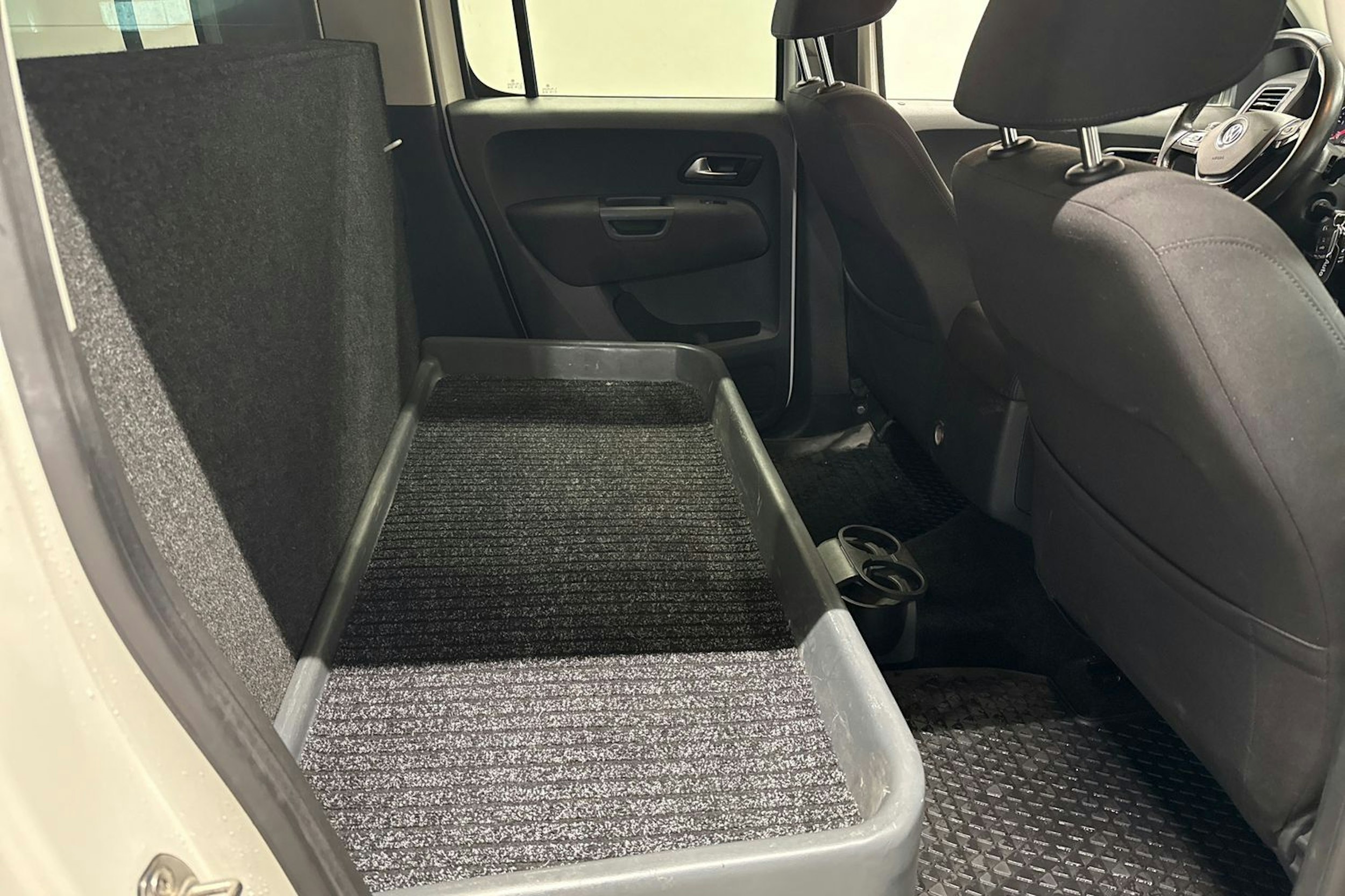 valkoinen Volkswagen Amarok 2018 kuva 13.