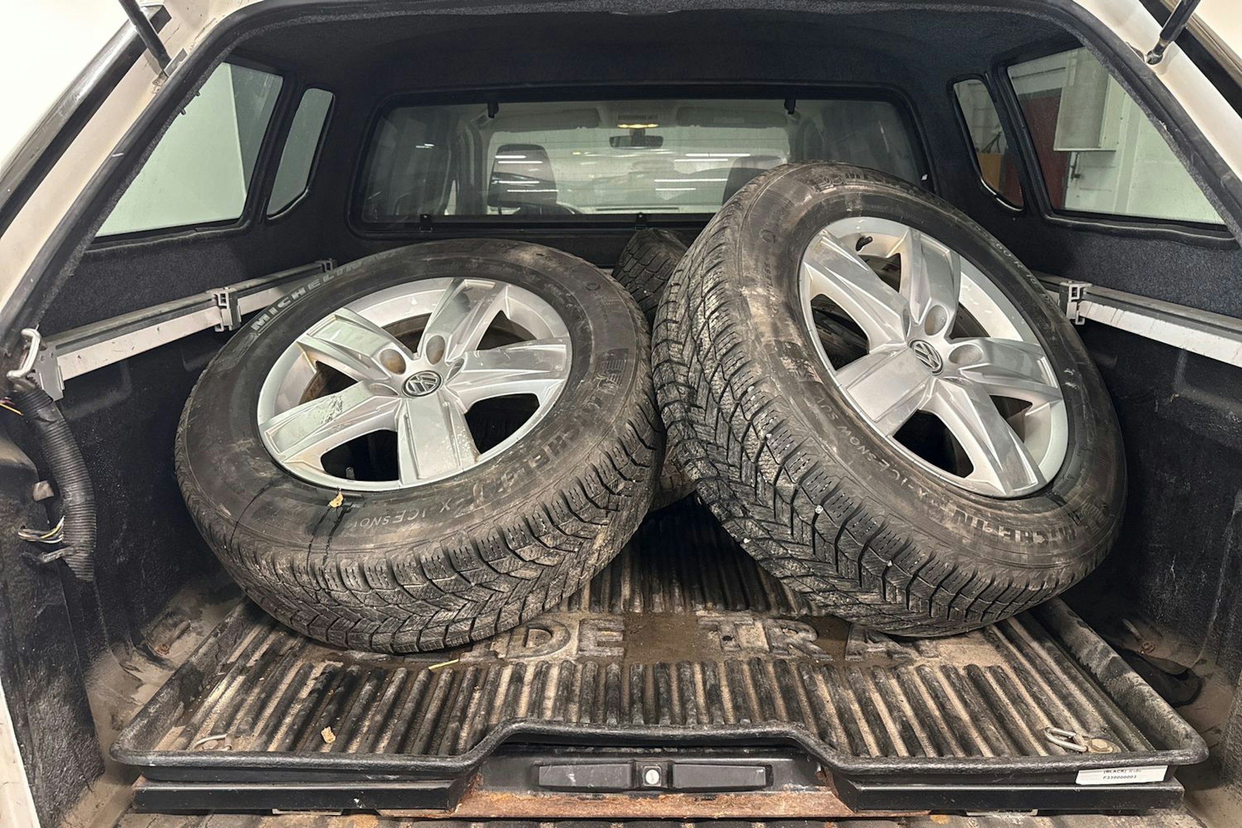 valkoinen Volkswagen Amarok 2018 kuva 14.