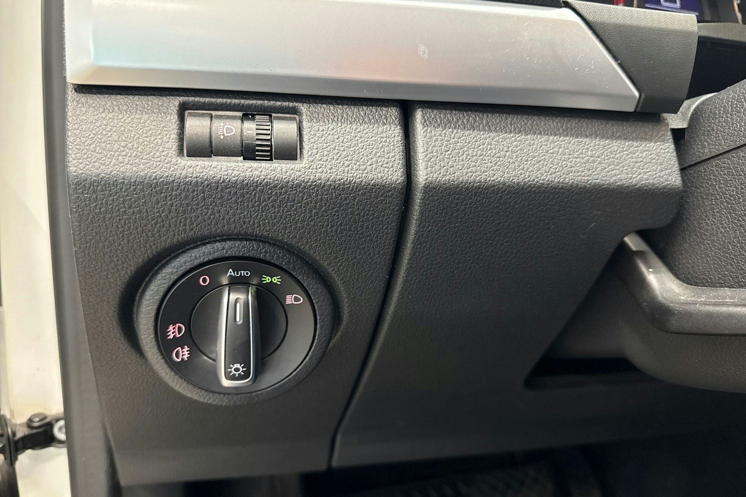 valkoinen Volkswagen Amarok 2018 kuva 15.