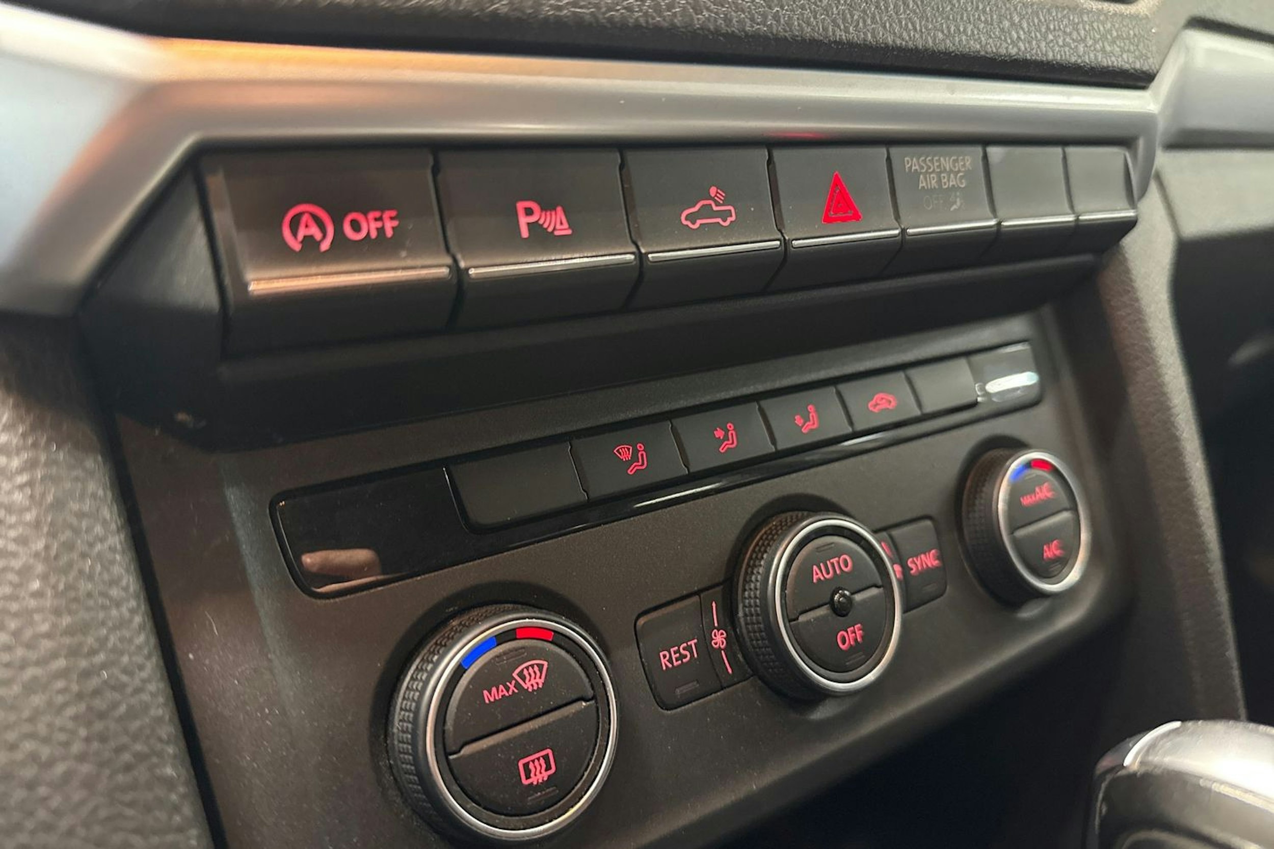 valkoinen Volkswagen Amarok 2018 kuva 18.