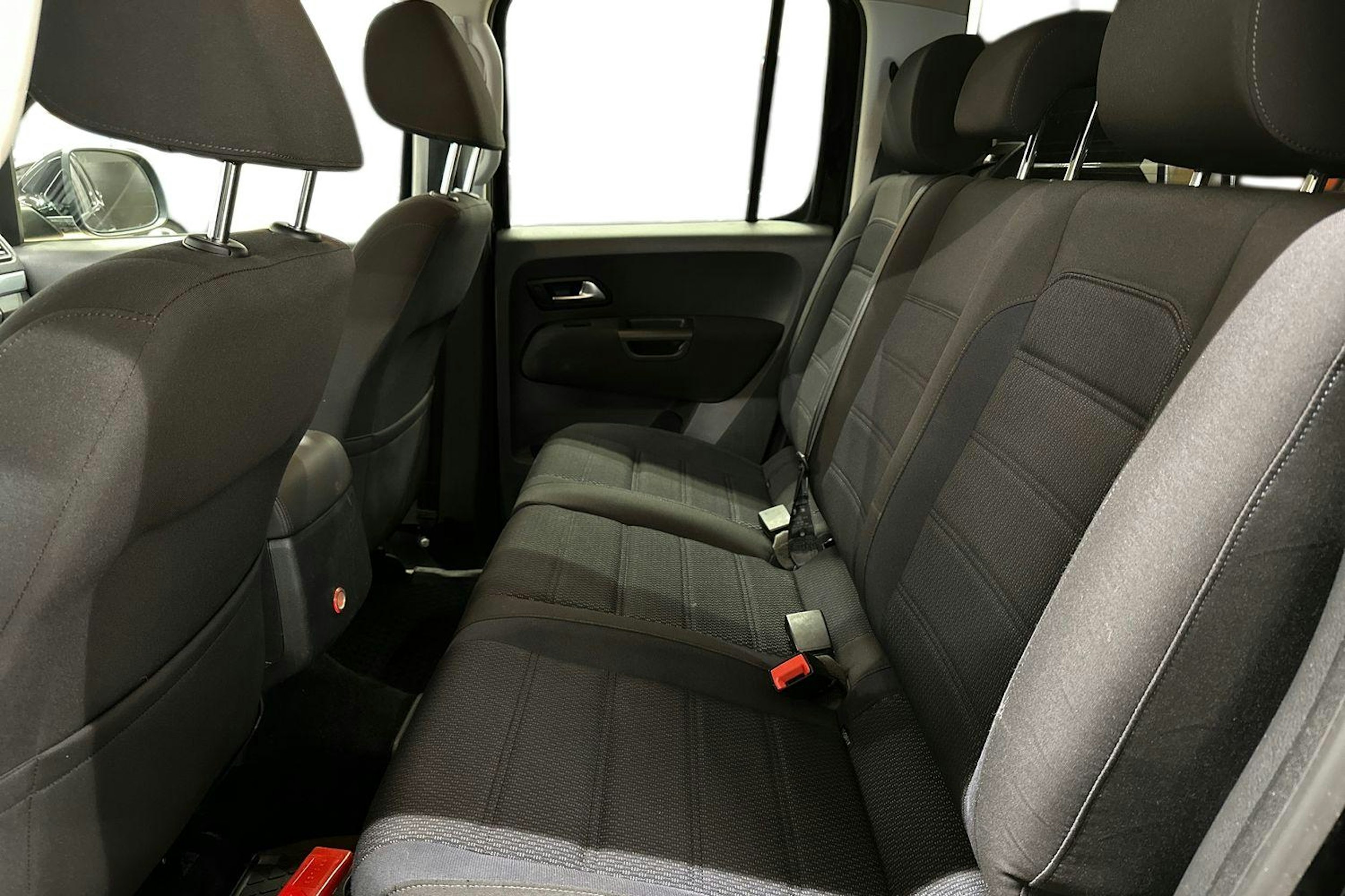 musta Volkswagen Amarok 2018 kuva 11.