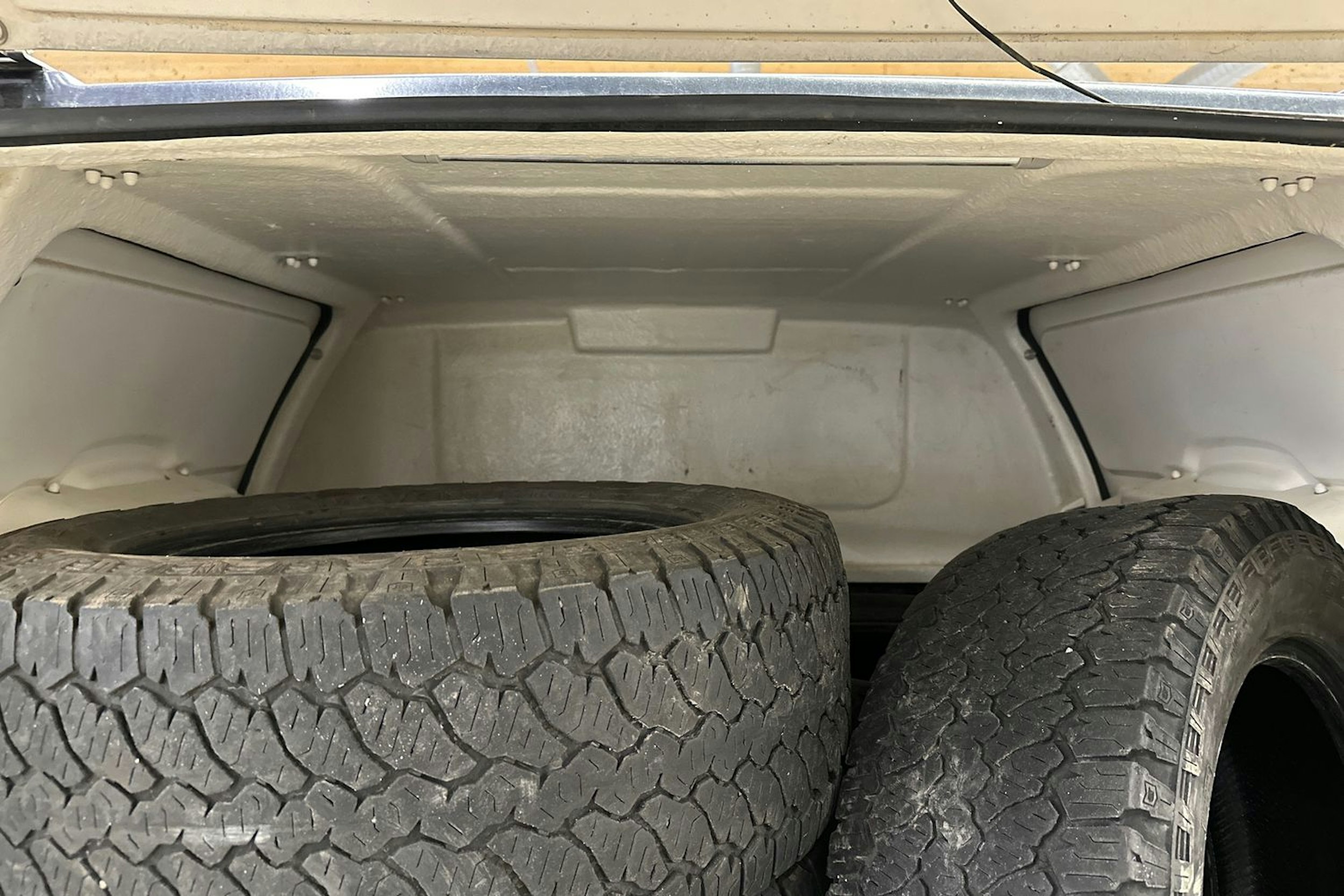 musta Volkswagen Amarok 2018 kuva 13.