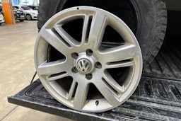 musta Volkswagen Amarok 2018 kuva 16.