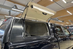 musta Volkswagen Amarok 2018 kuva 18.