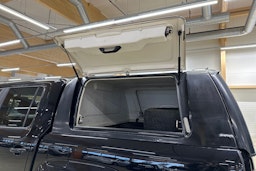 musta Volkswagen Amarok 2018 kuva 19.