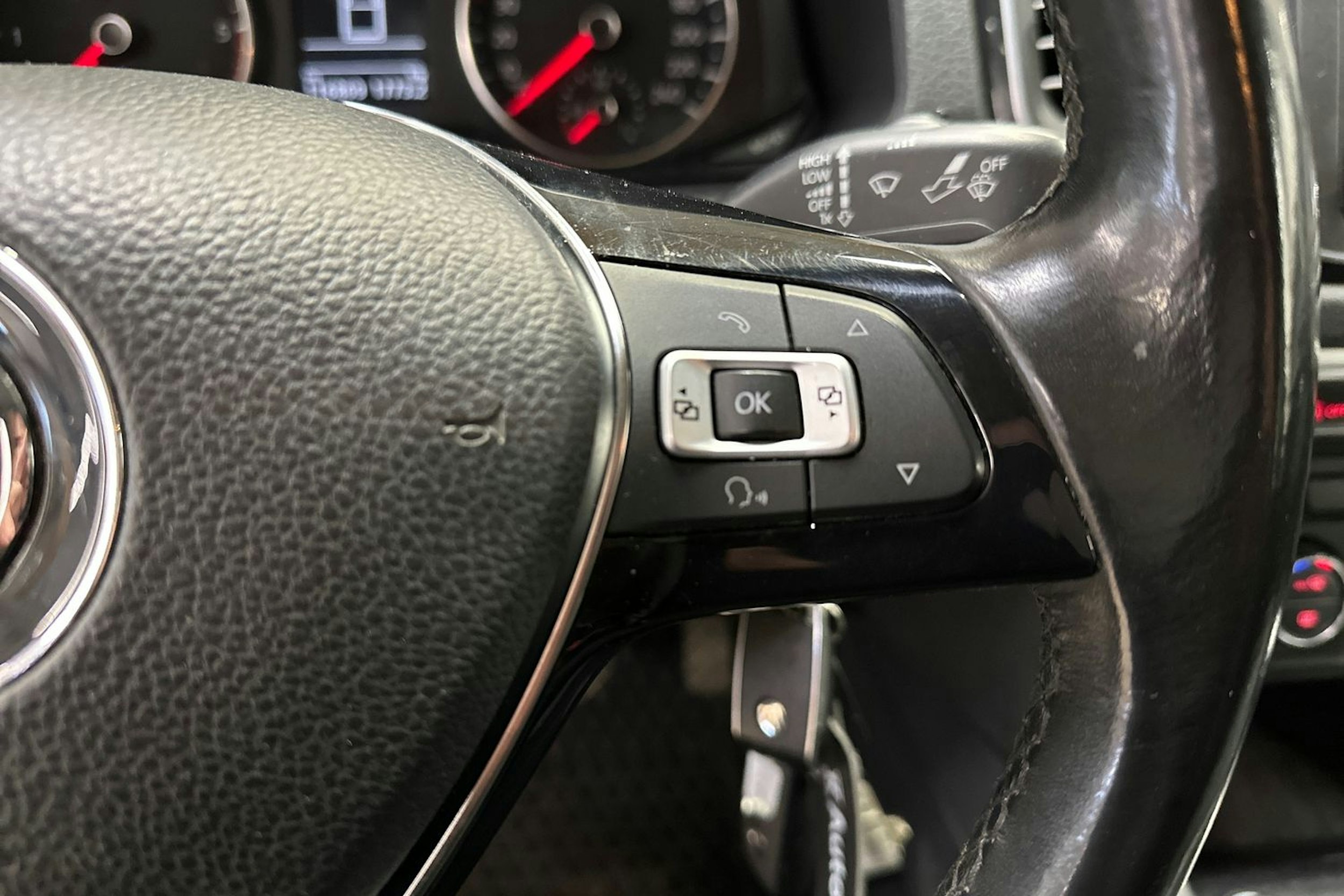 musta Volkswagen Amarok 2018 kuva 24.