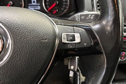 musta Volkswagen Amarok 2018 kuva 24.